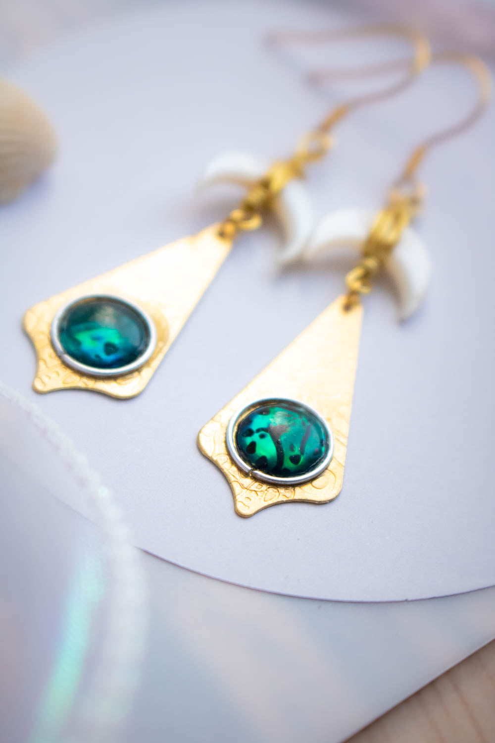 Boucles d'oreilles Azura - lune de nacre et abalone bleutée lunamanashop