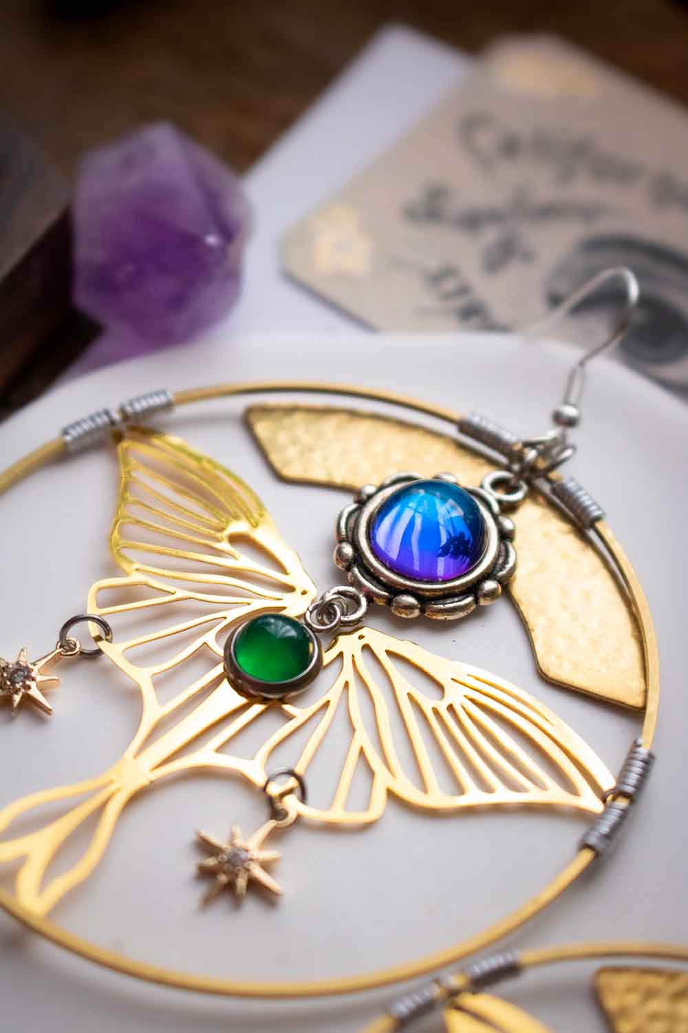 Boucles d'oreilles Calypso - Papillon doré et cabochons précieux lunamanashop