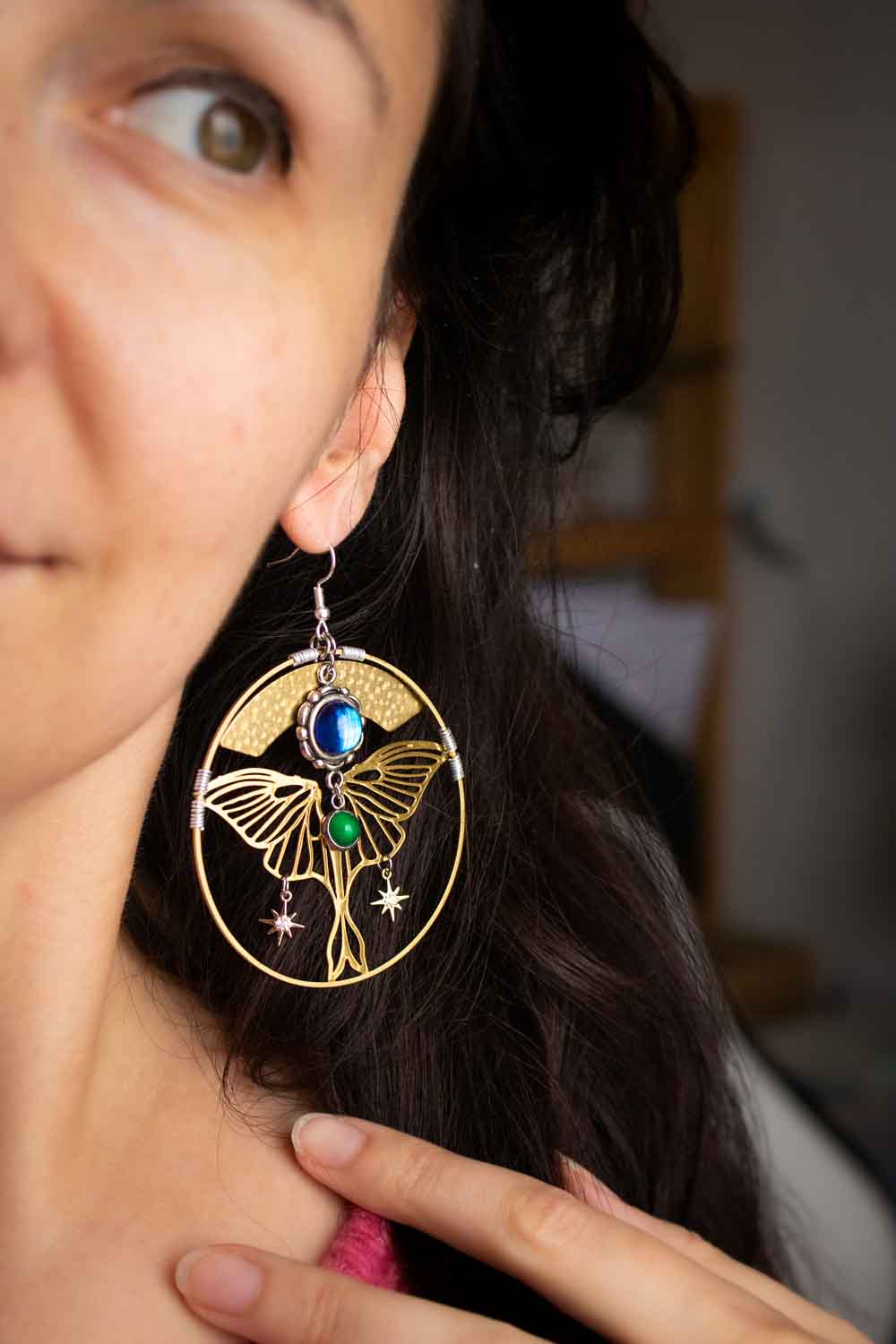 Boucles d'oreilles Calypso - Papillon doré et cabochons précieux lunamanashop