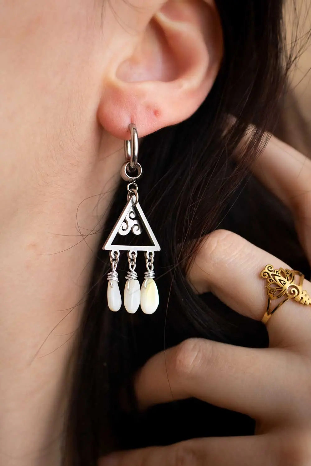 Boucles d'oreilles Danse celtique - Triangle triskèle & nacre lunamanashop