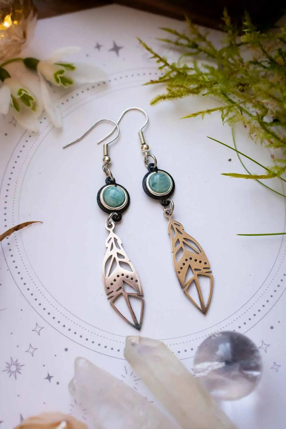 Boucles d'oreilles Amazonite Ailées - Pierre naturelle et plume d'acier. lunamanashop