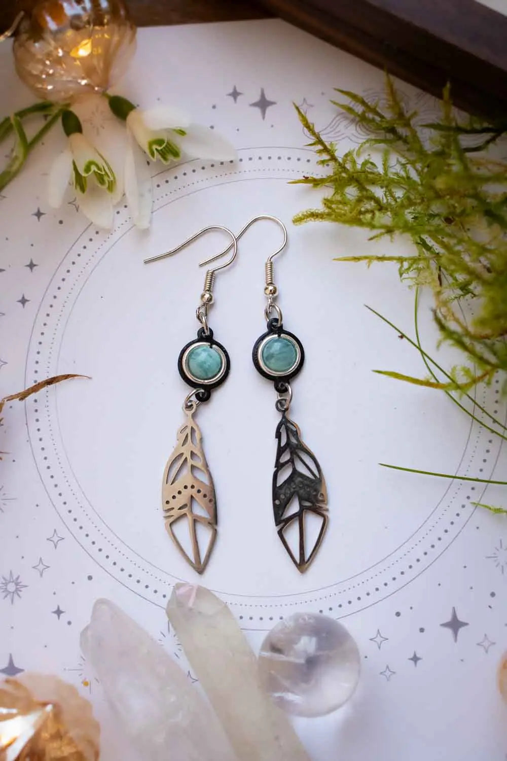 Boucles d'oreilles Amazonite Ailées - Pierre naturelle et plume d'acier. lunamanashop