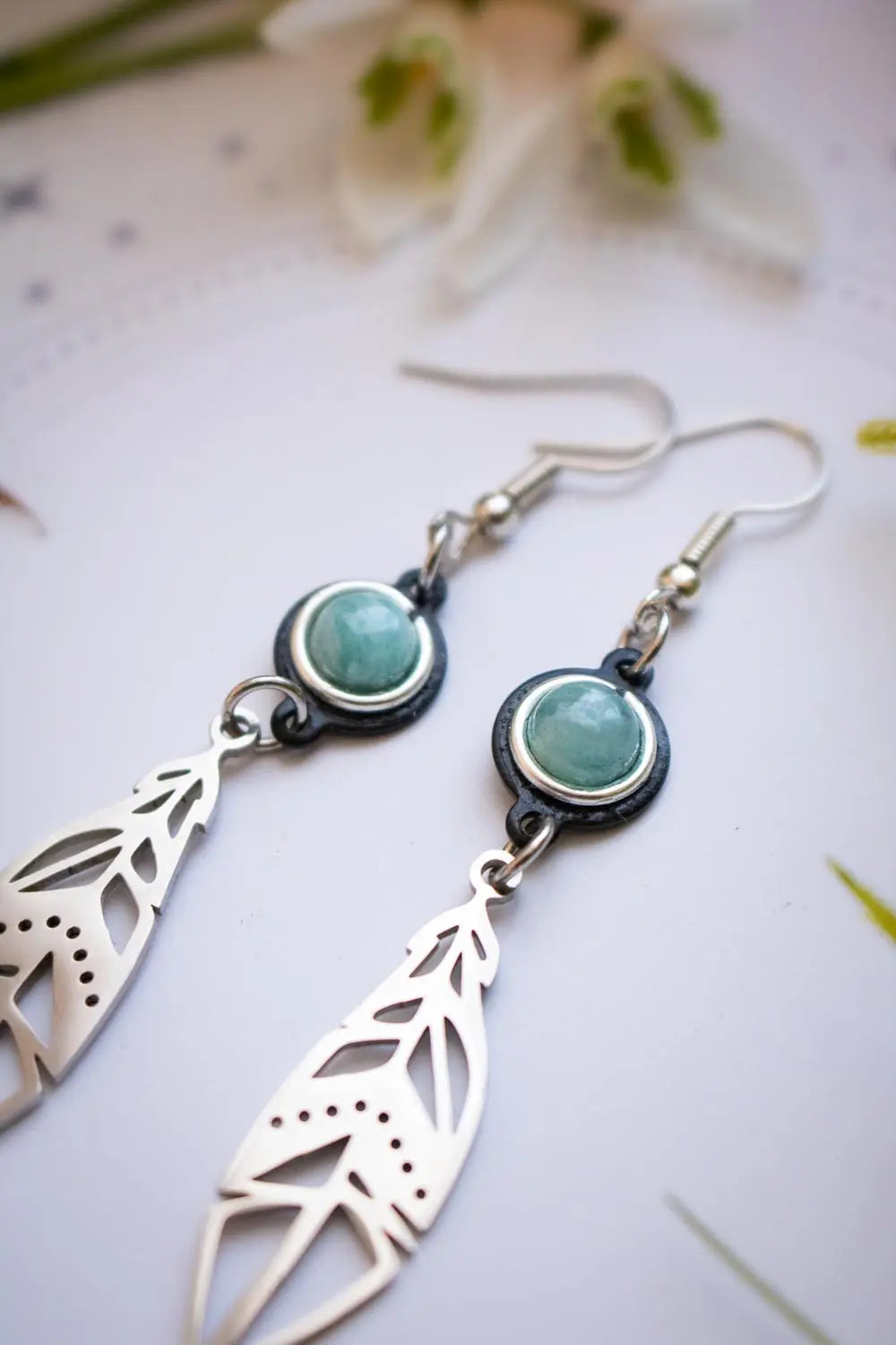 Boucles d'oreilles Amazonite Ailées - Pierre naturelle et plume d'acier. lunamanashop