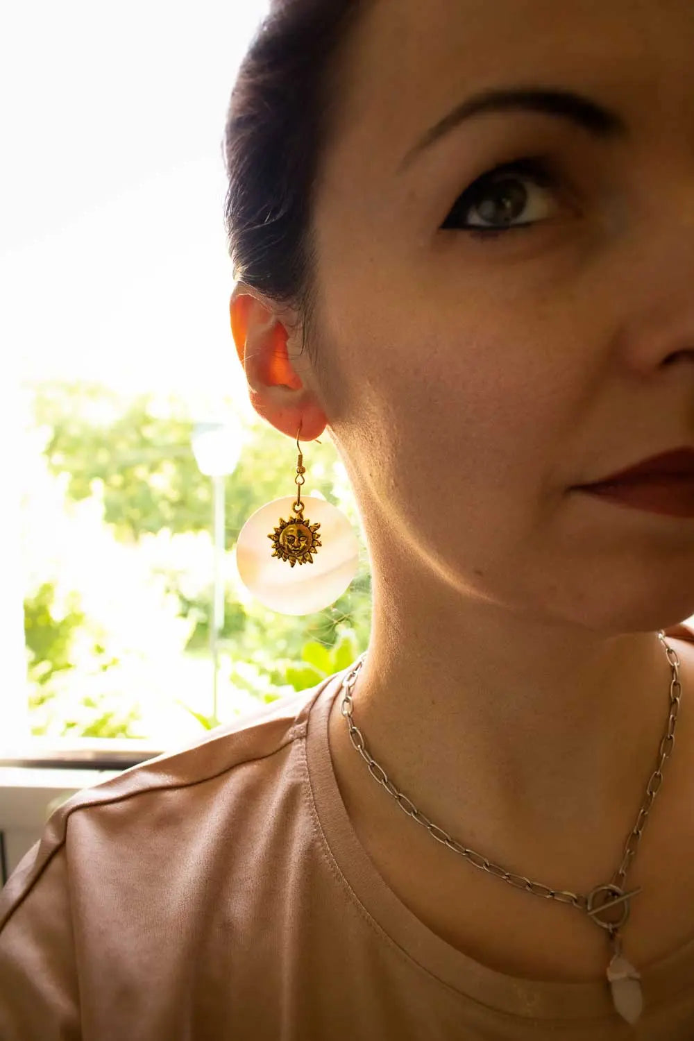 Boucles d'oreilles Clair de Nacre avec Lune et Soleil doré lunamanashop