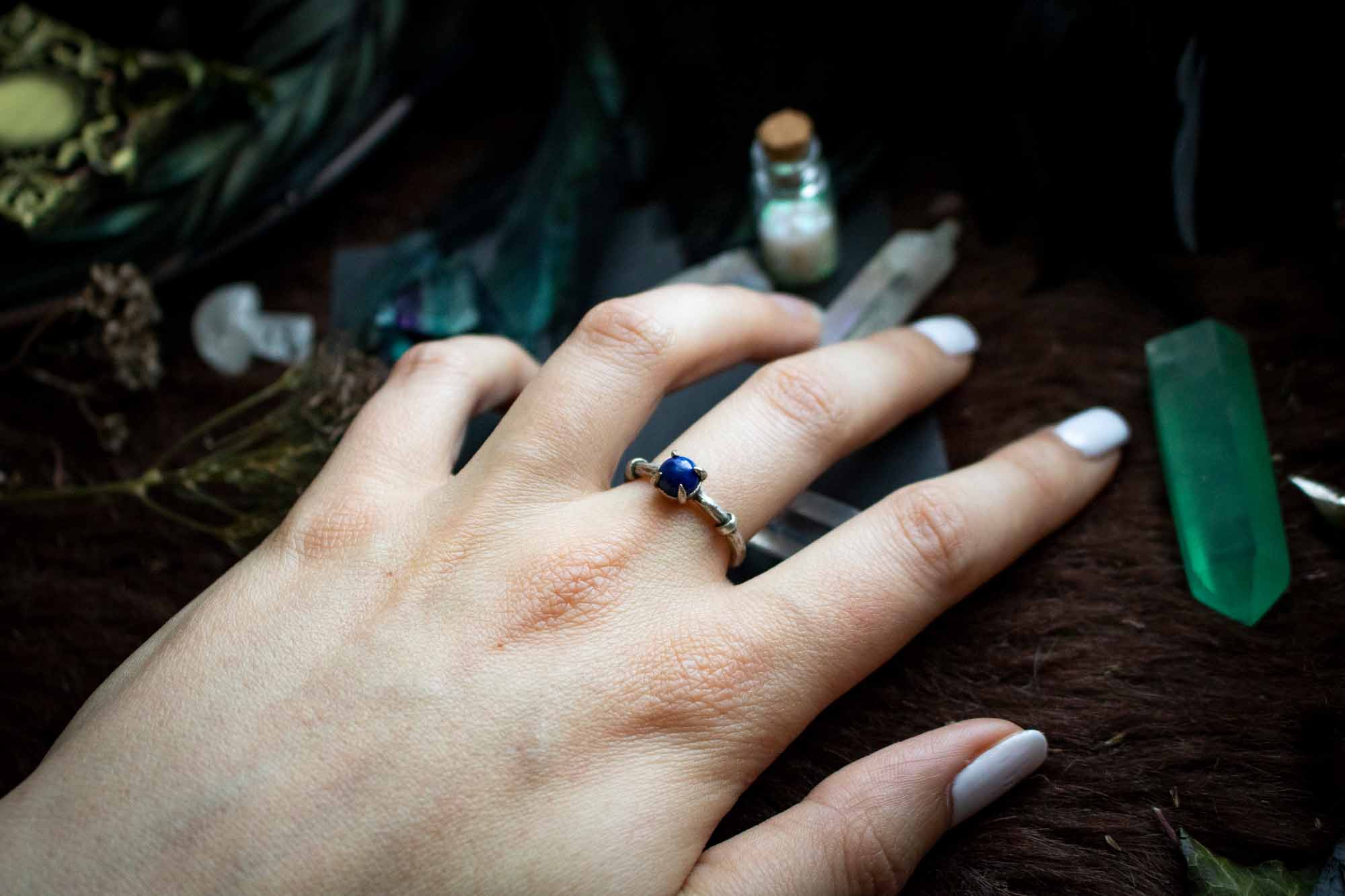 Bague en Lapis Lazuli et griffe argentée lunamanashop