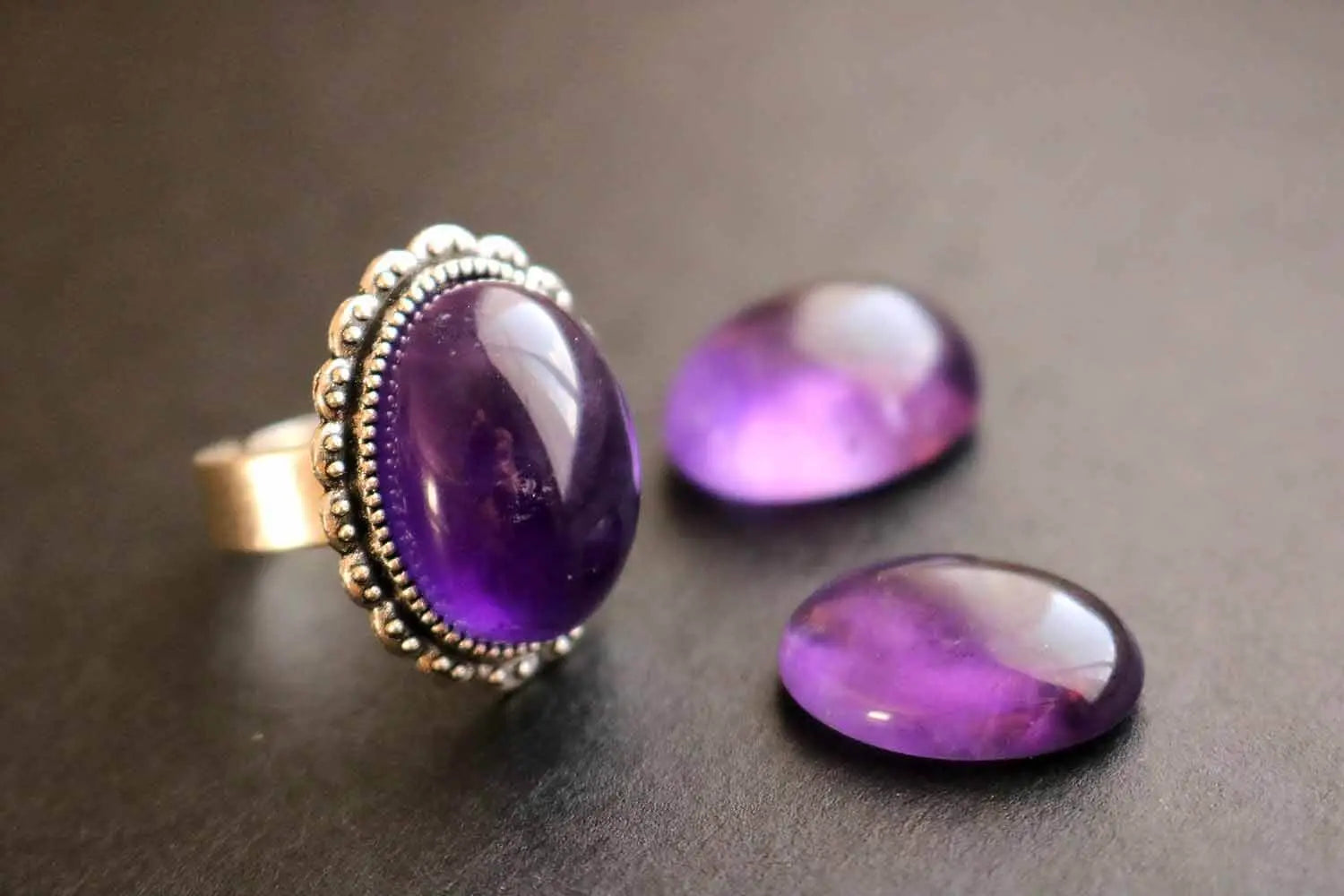Bague Améthyste argentée à cabochon ovale et réglable - lunamanashop