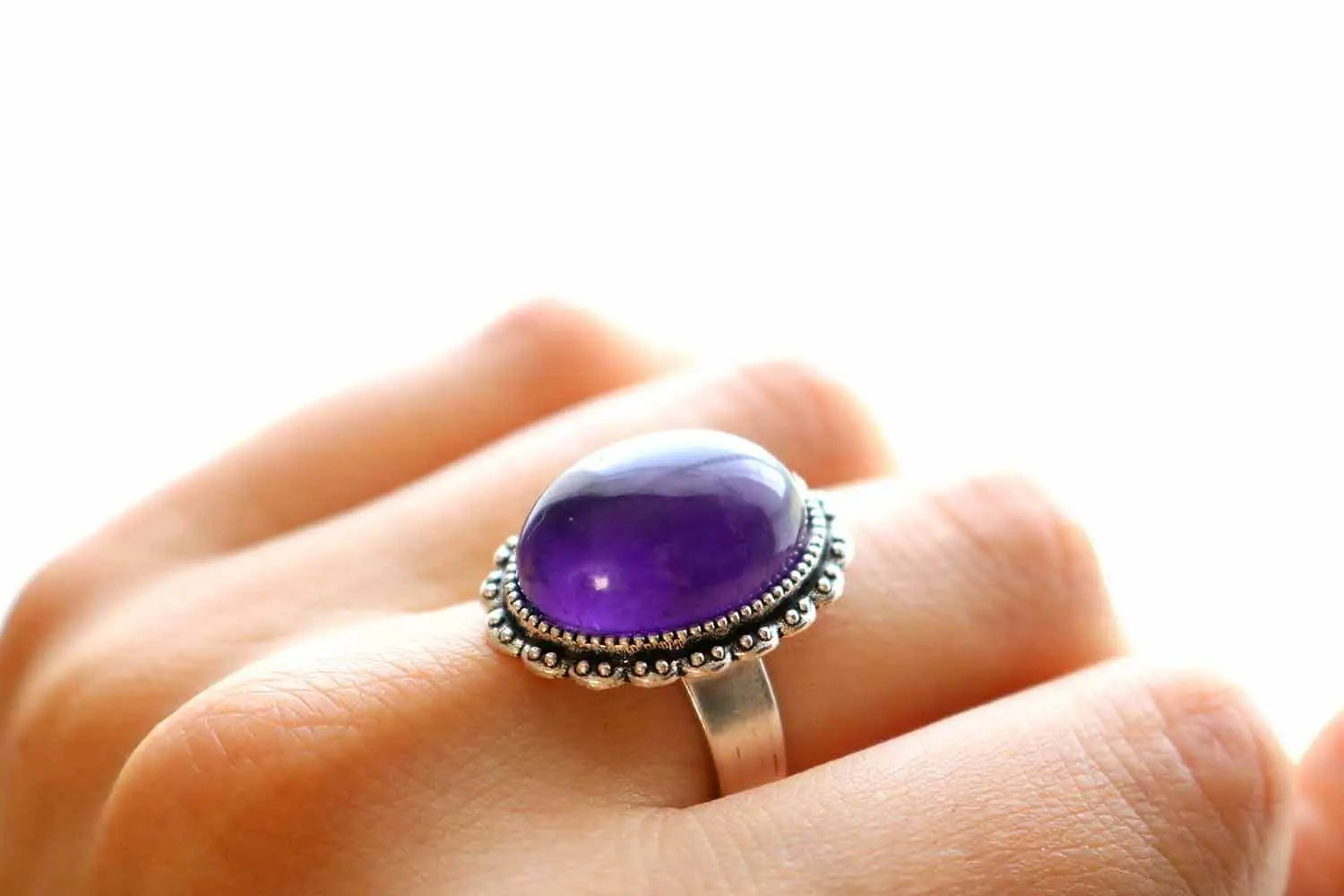 Bague Améthyste argentée à cabochon ovale et réglable - lunamanashop