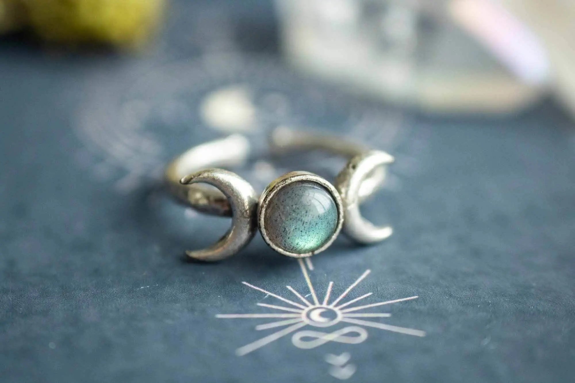 Bague en Labradorite Céléstia et triple lune argentée lunamanashop