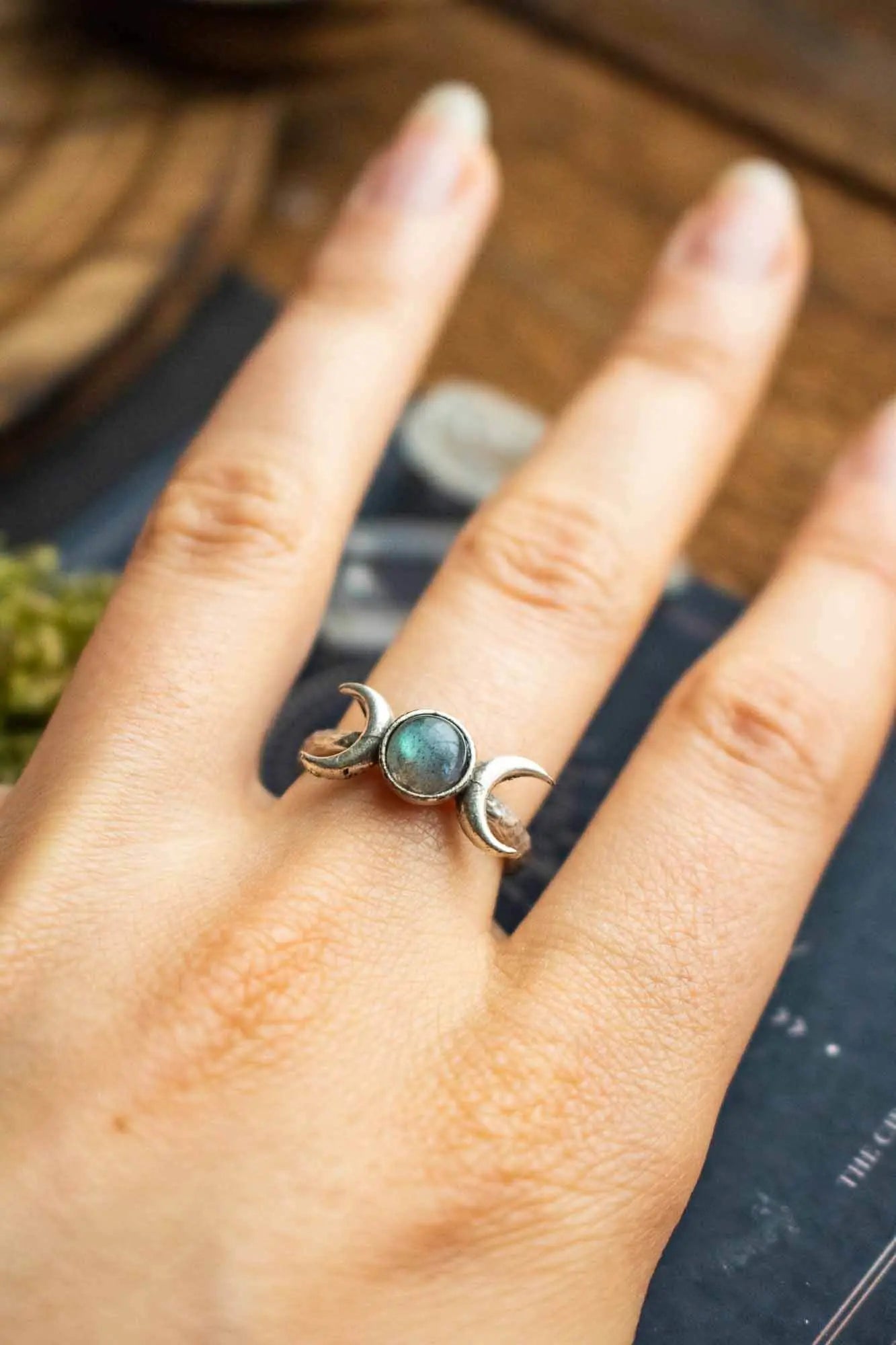 Bague en Labradorite Céléstia et triple lune argentée lunamanashop