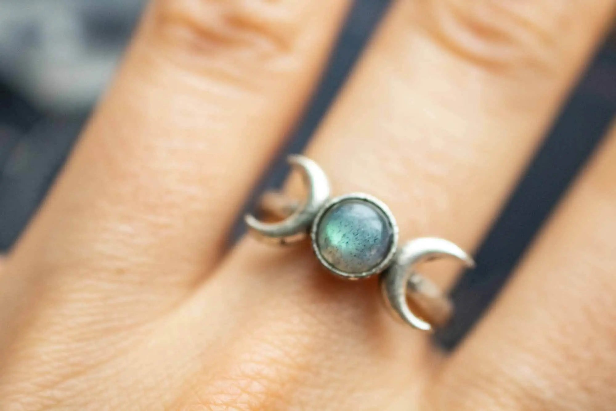 Bague en Labradorite Céléstia et triple lune argentée lunamanashop