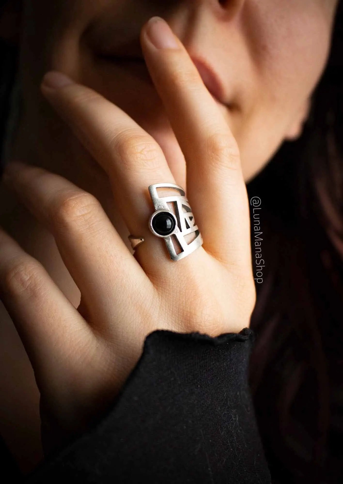 Bague Dreone en Agate noire et base argentée géométrique lunamanashop