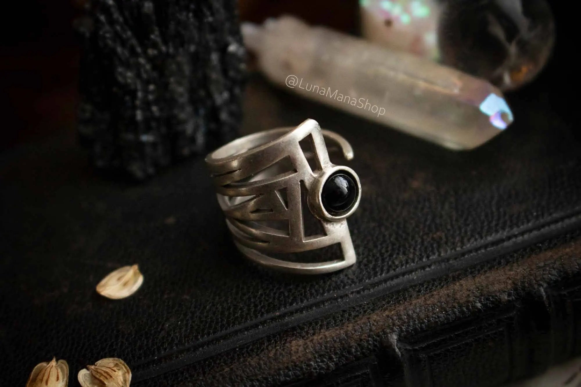 Bague Dreone en Agate noire et base argentée géométrique lunamanashop
