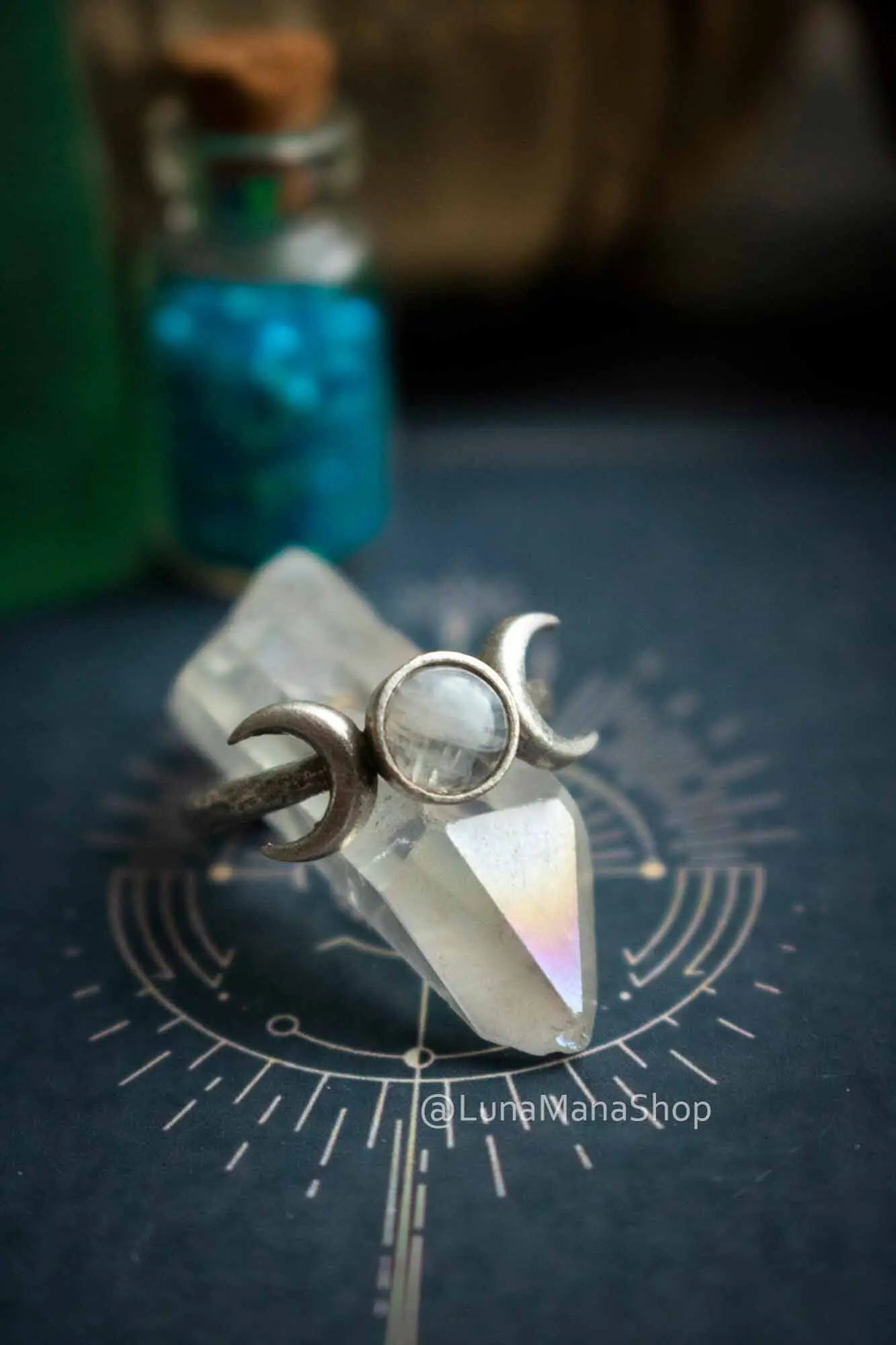 Bague Lumina en Labradorite blanche et triple lune argentée lunamanashop