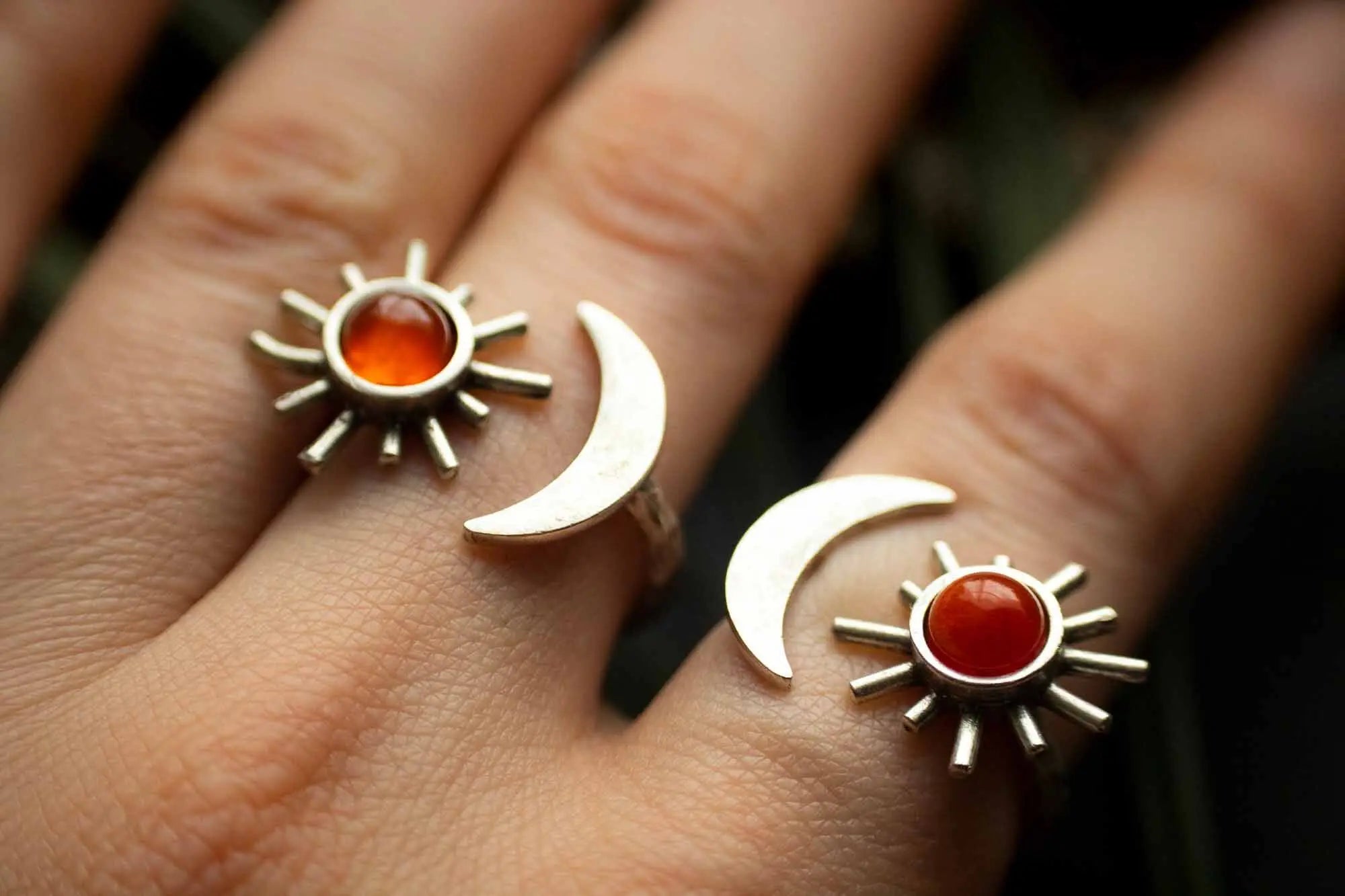 Bague Sunna en Cornaline orange avec Soleil et Lune argenté lunamanashop