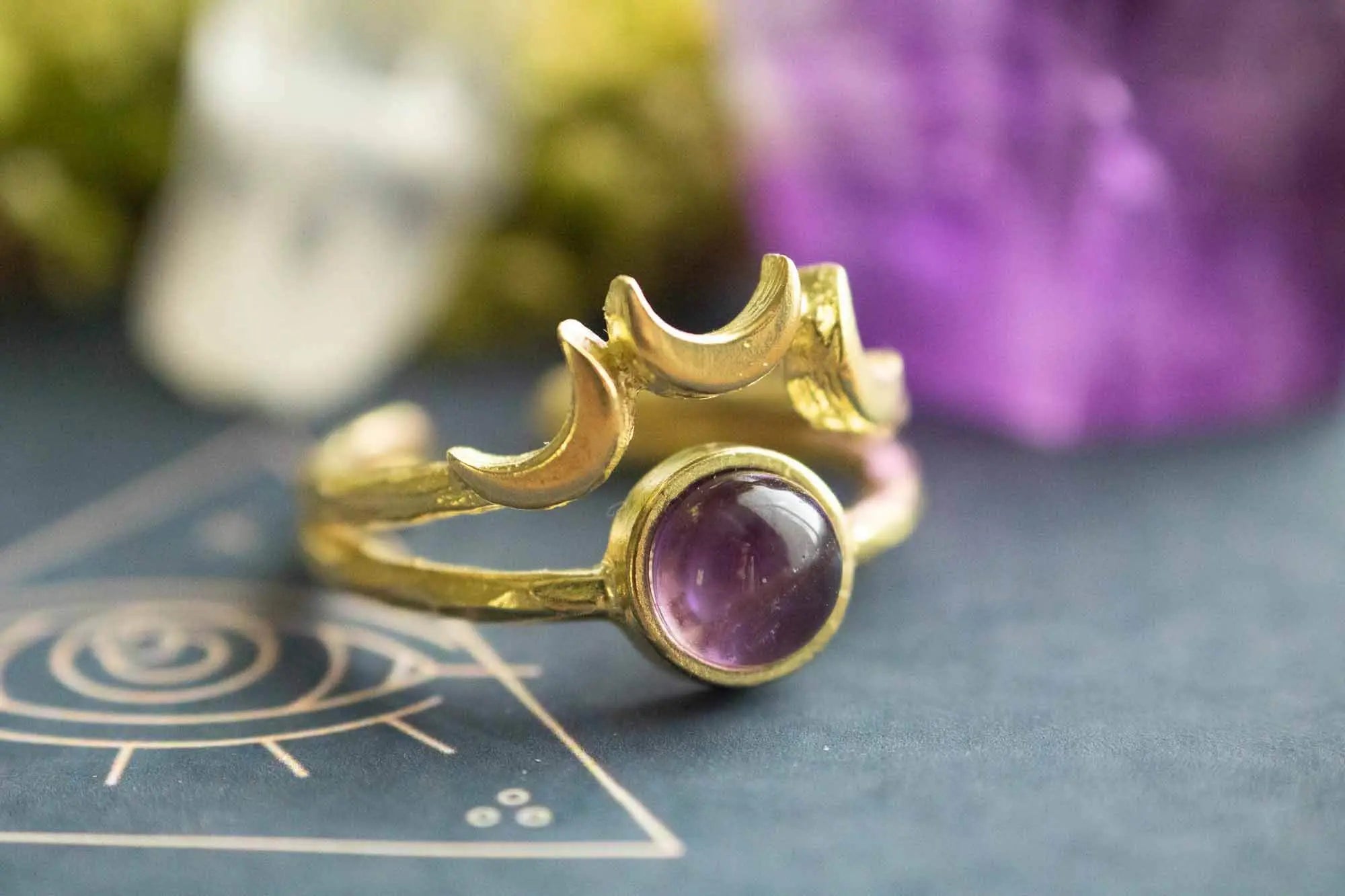 Bague Tiara en Améthyste et ses 3 Lunes dorées lunamanashop