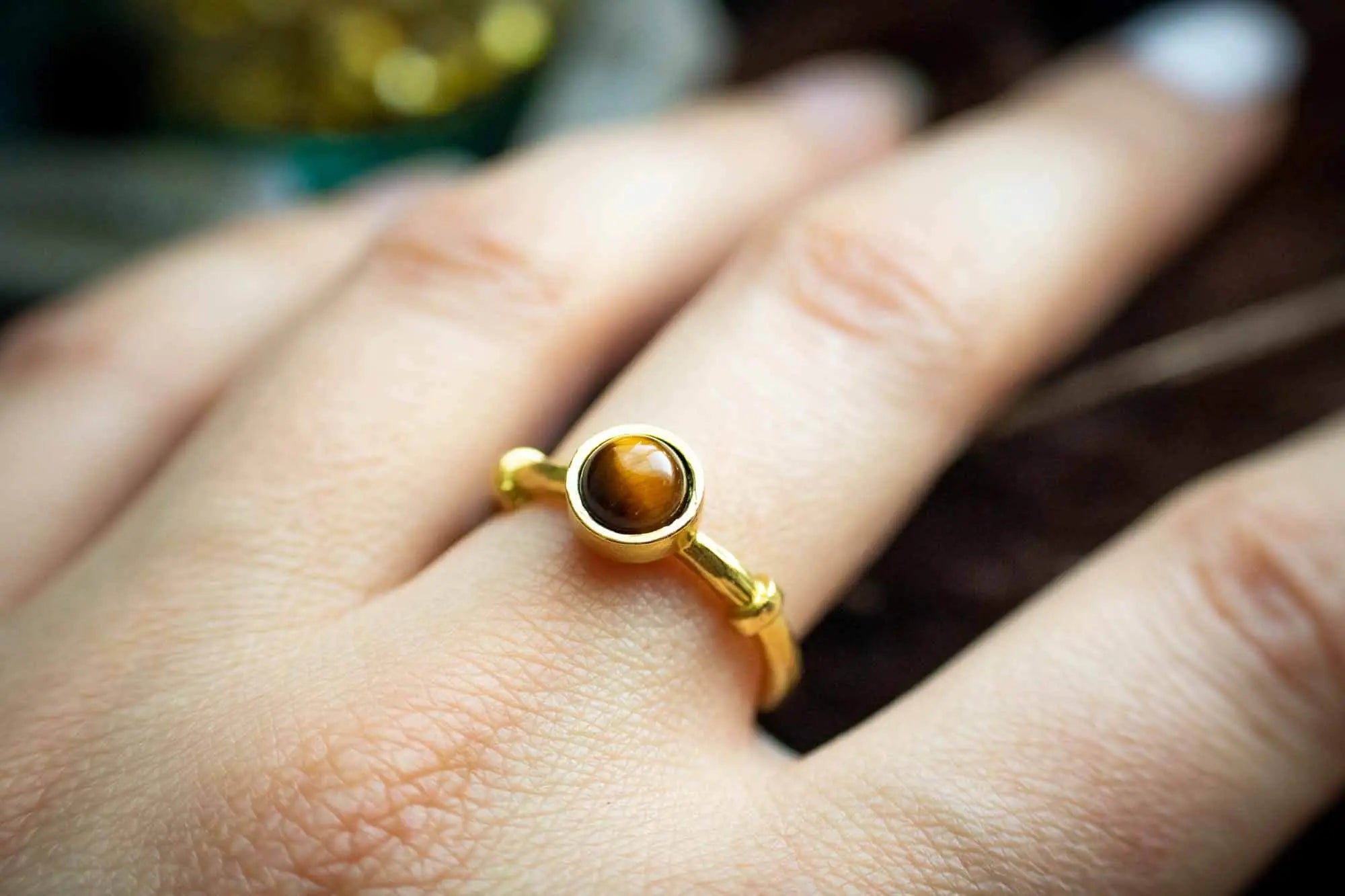 Bague en Oeil de tigre et base dorée lunamanashop