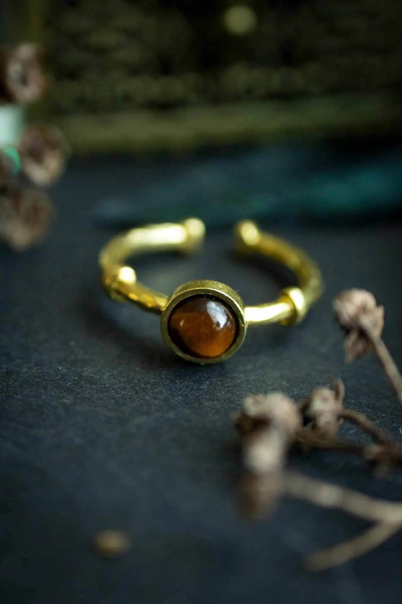 Bague en Oeil de tigre et base dorée lunamanashop