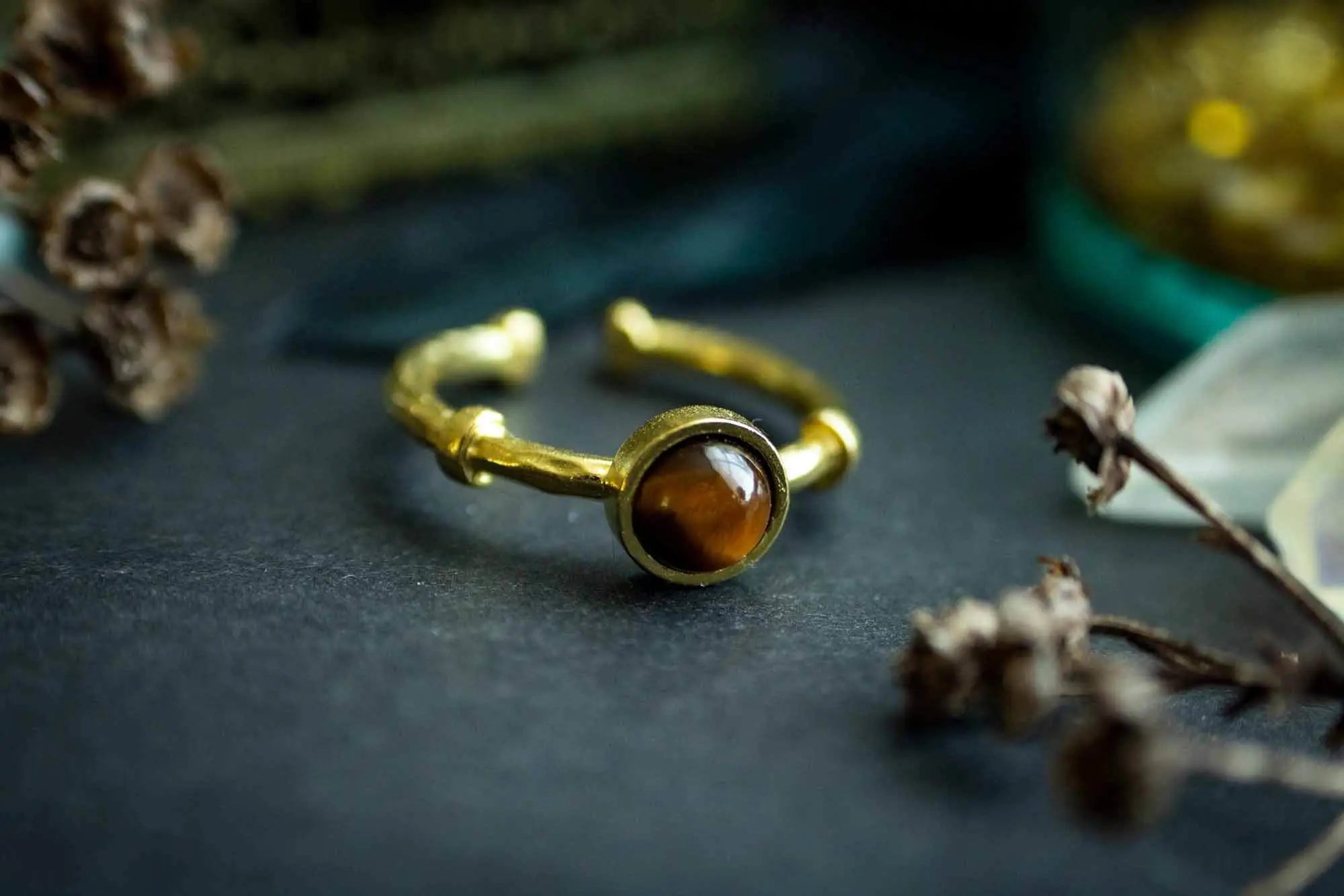 Bague en Oeil de tigre et base dorée lunamanashop