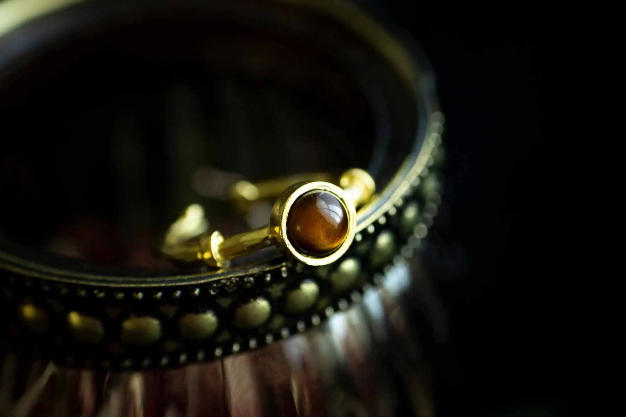 Bague en Oeil de tigre et base dorée lunamanashop
