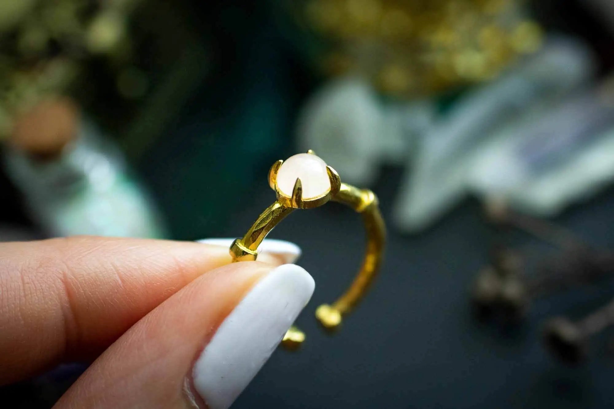 Bague en Quartz rose et base dorée lunamanashop