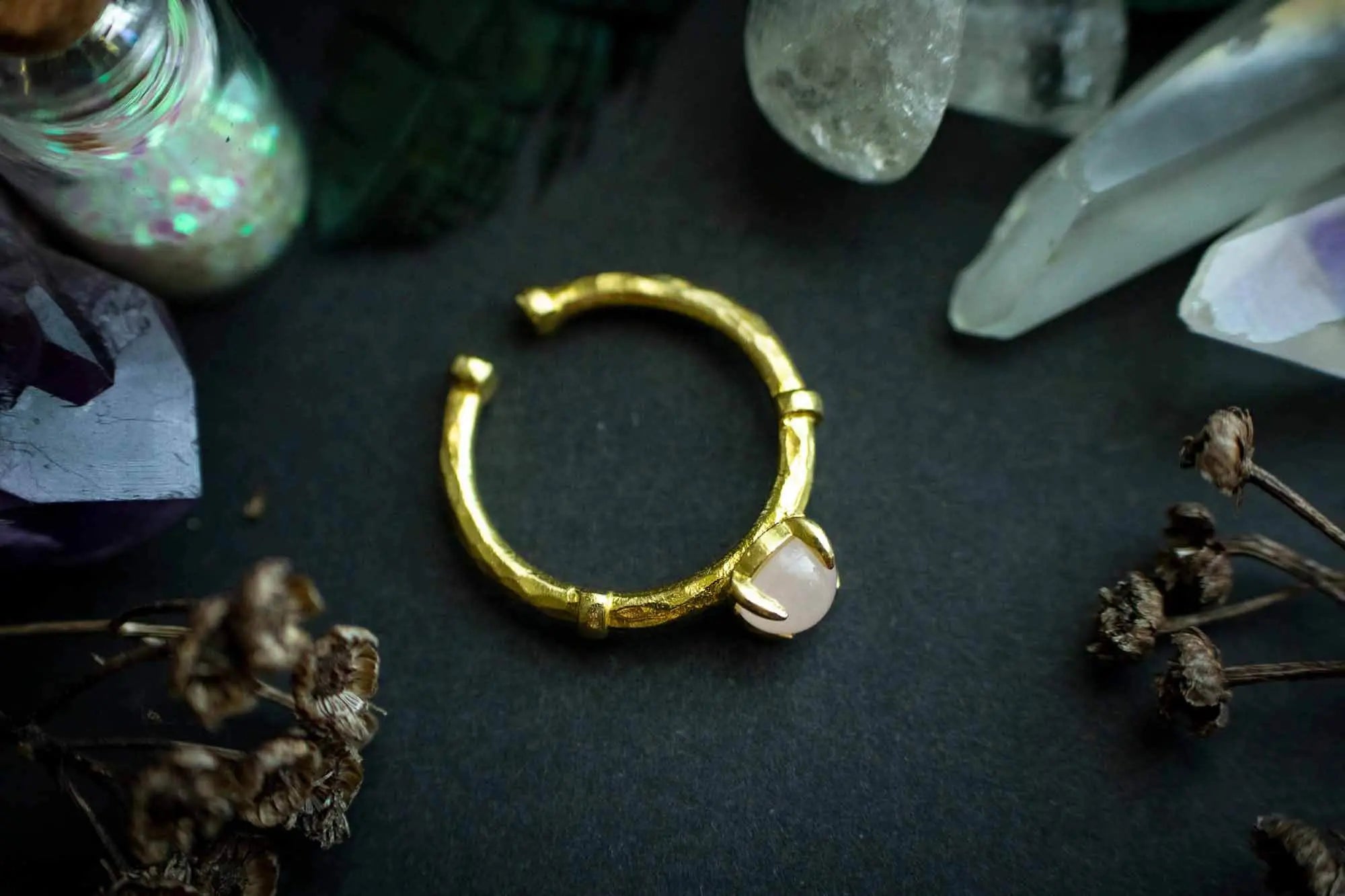 Bague en Quartz rose et base dorée lunamanashop