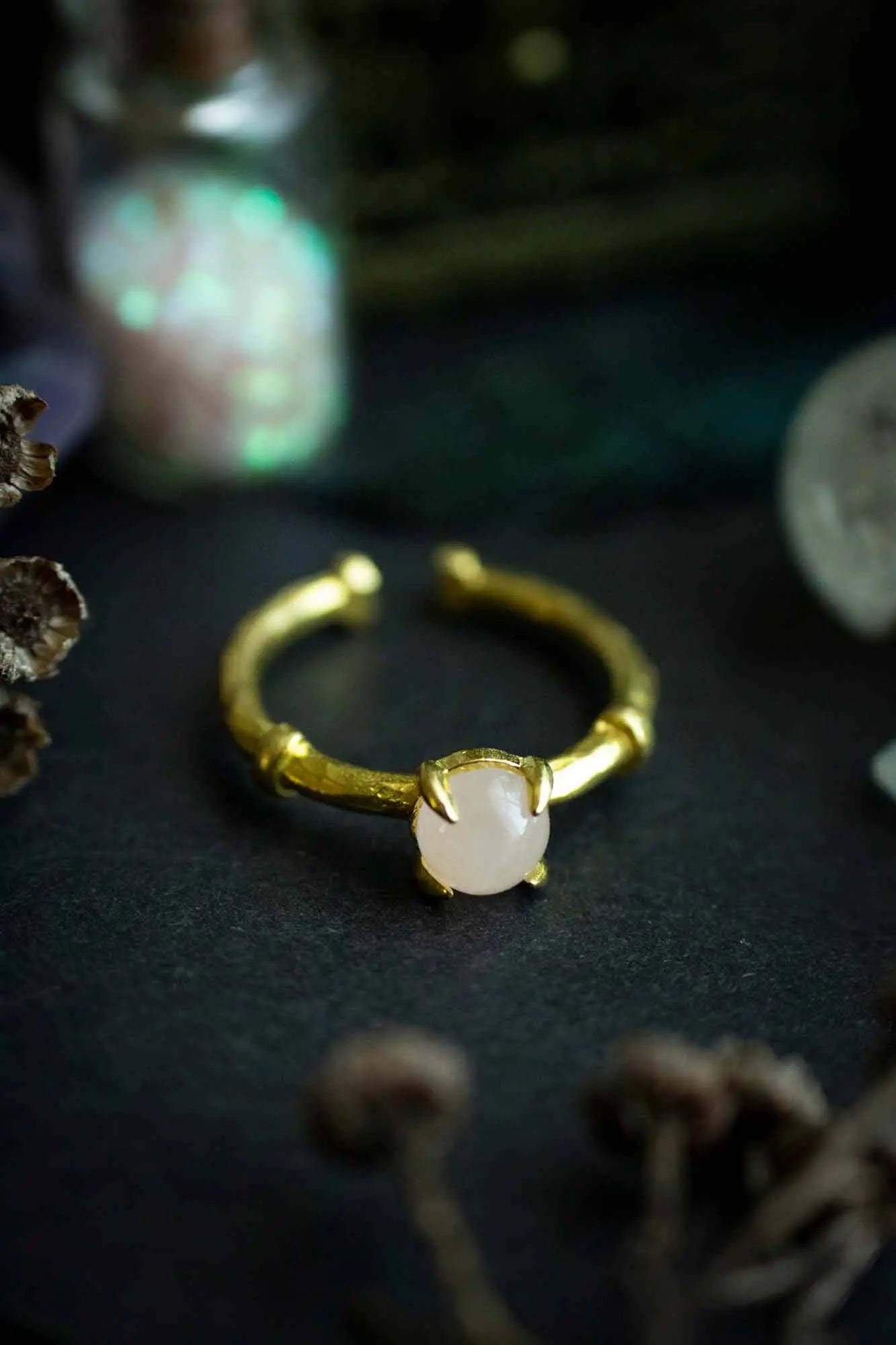 Bague en Quartz rose et base dorée lunamanashop