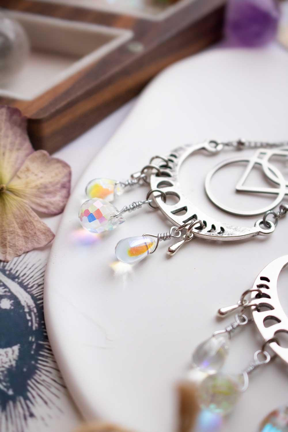 Boucles d'oreilles Ondine - Lunes argentées et pampilles en verre à facettes lunamanashop