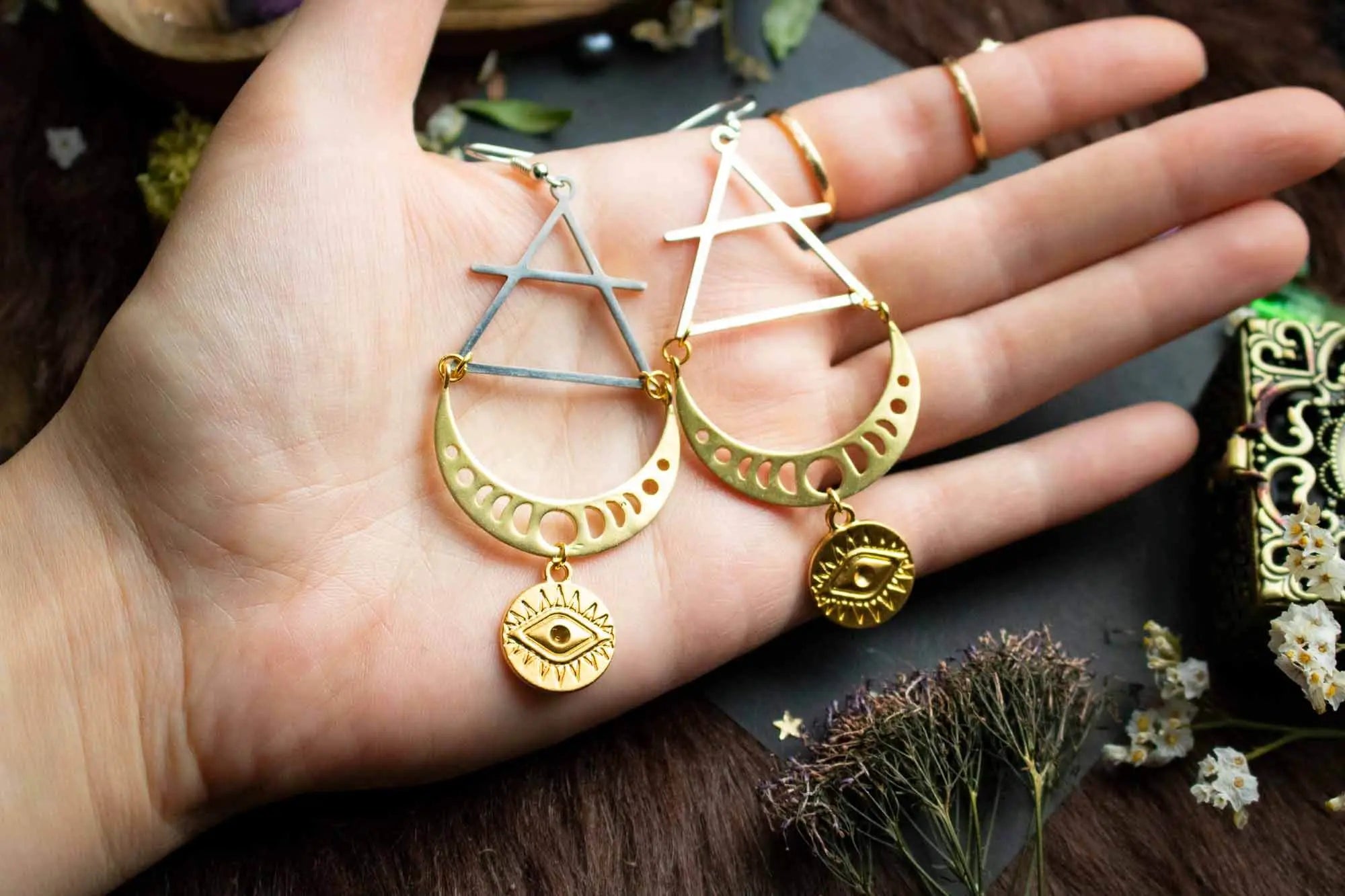 Boucle d'oreille Élément Alchimique Air et breloque œil doré (à l'unité) lunamanashop