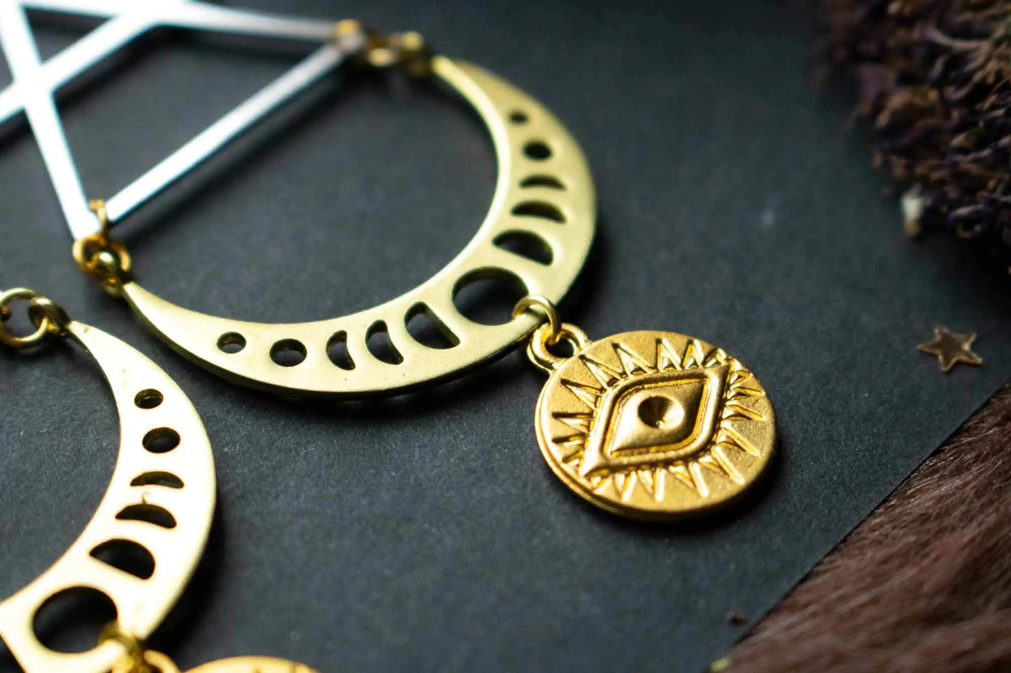 Boucle d'oreille Élément Alchimique Air et breloque œil doré (à l'unité) lunamanashop