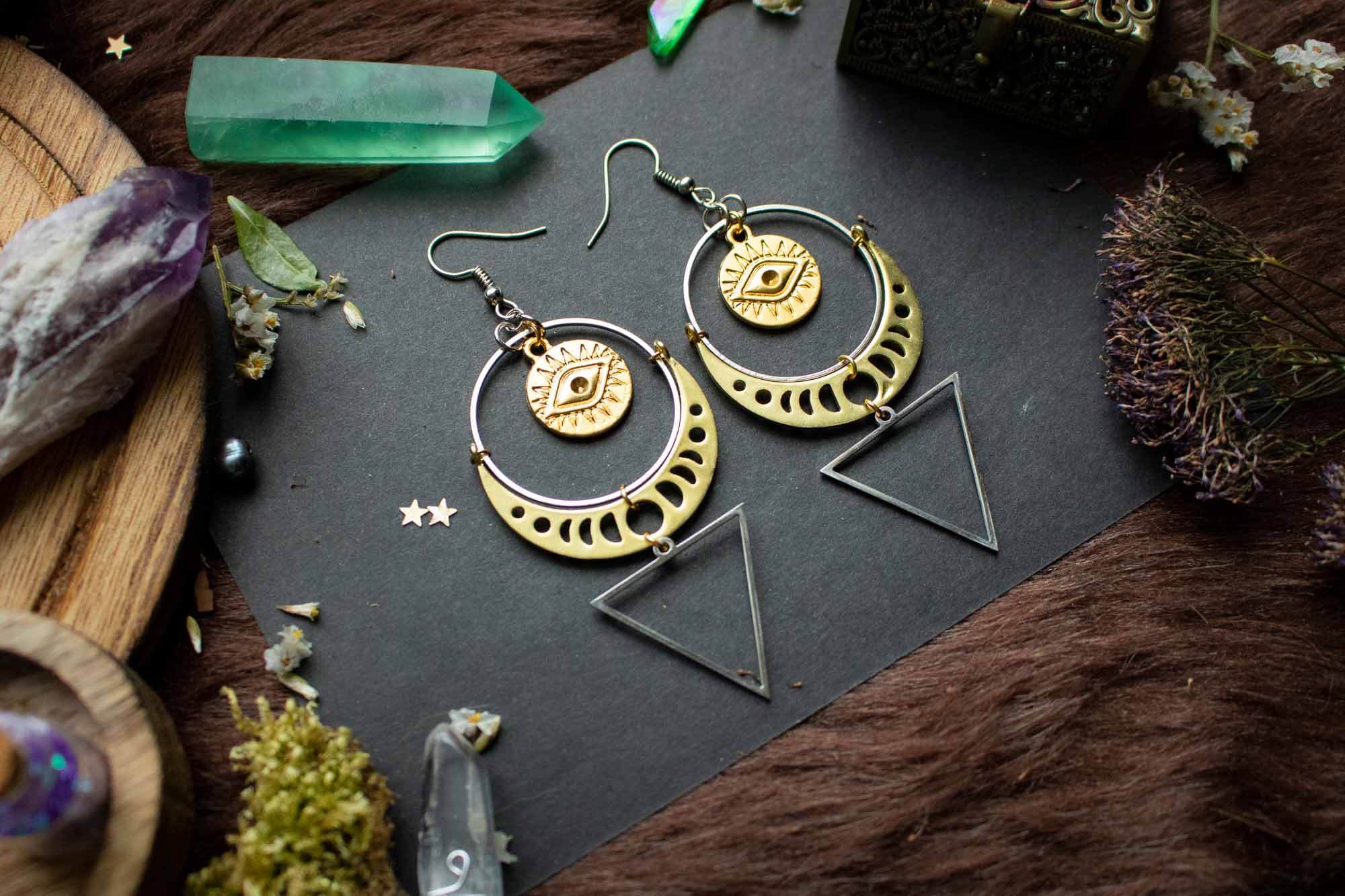 Boucle d'oreille Élément Alchimique Eau avec breloque œil doré (à l'unité) lunamanashop