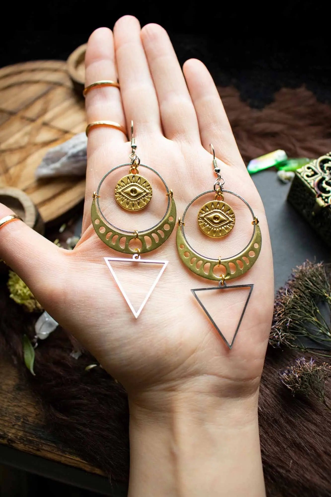 Boucle d'oreille Élément Alchimique Eau avec breloque œil doré (à l'unité) lunamanashop