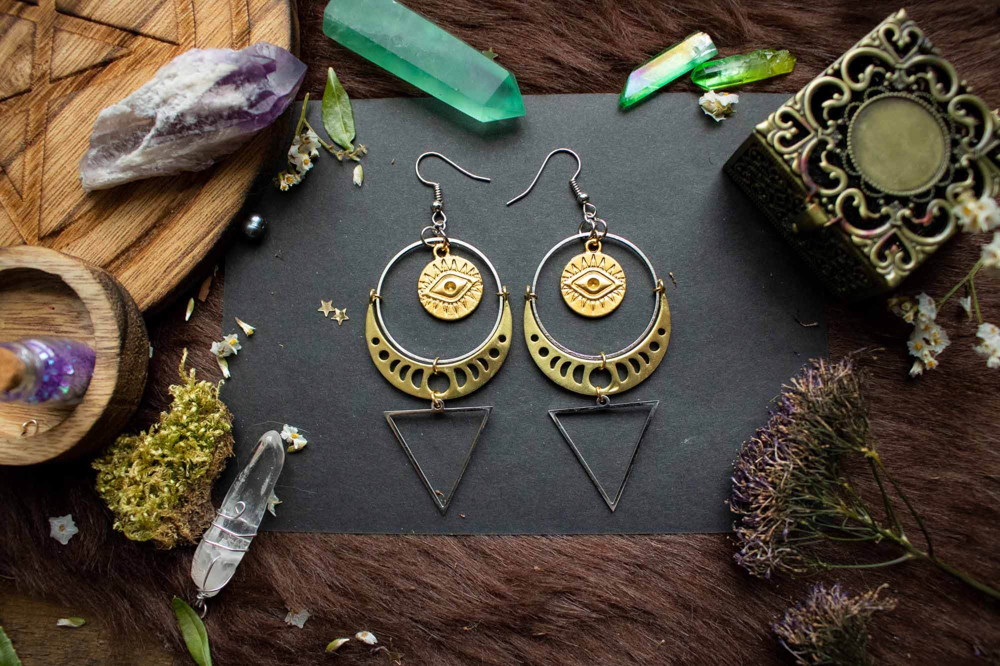 Boucle d'oreille Élément Alchimique Eau avec breloque œil doré (à l'unité) lunamanashop