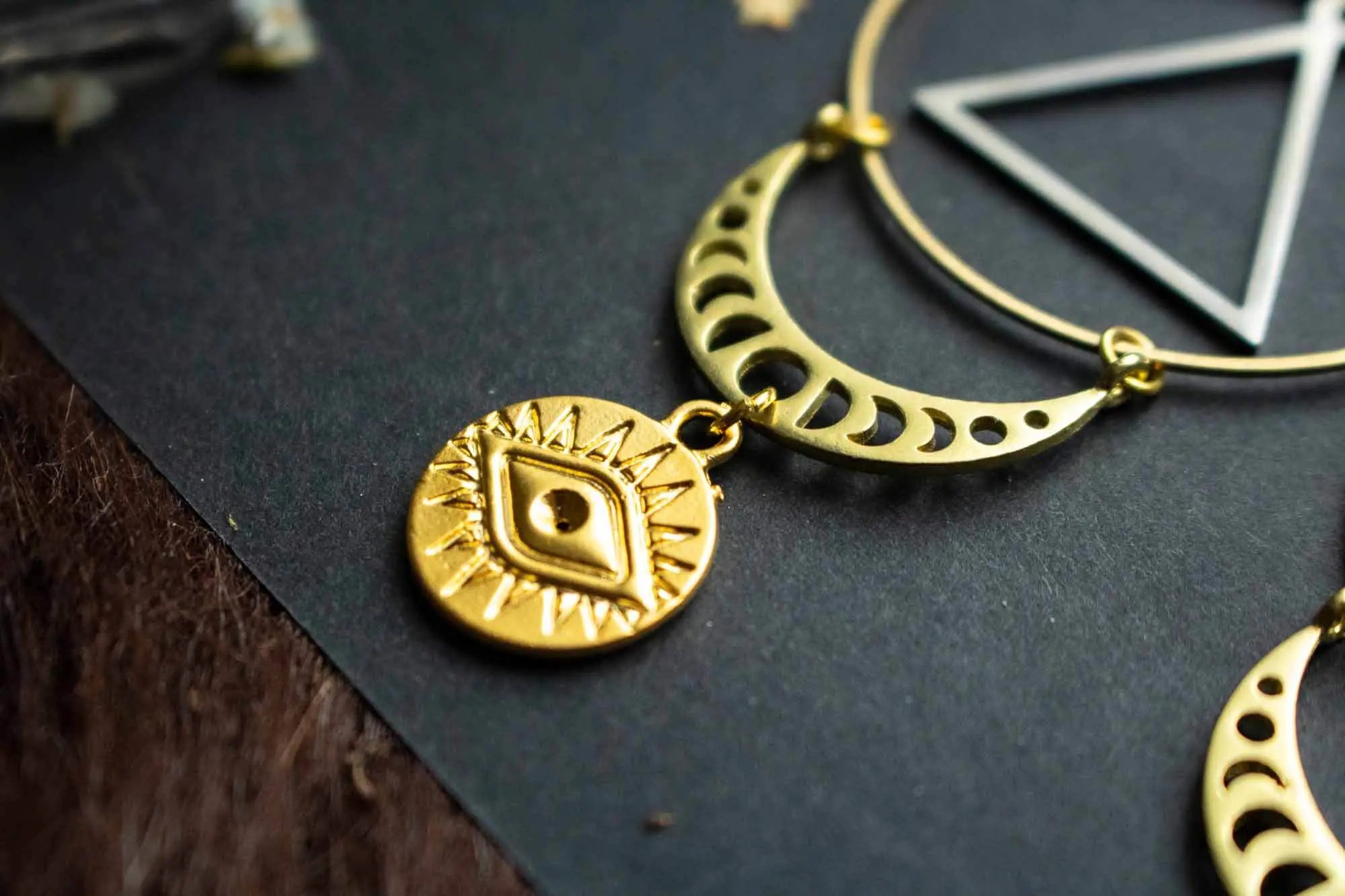 Boucle d'oreille Élément Alchimique Feu avec breloque œil (à l'unité) lunamanashop