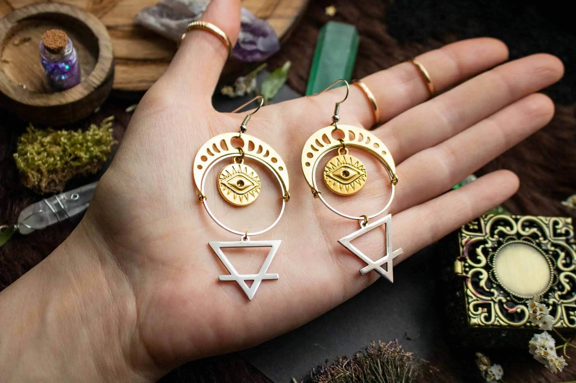 Boucle d'oreille Élément Alchimique Terre avec breloque œil (à l'unité) lunamanashop