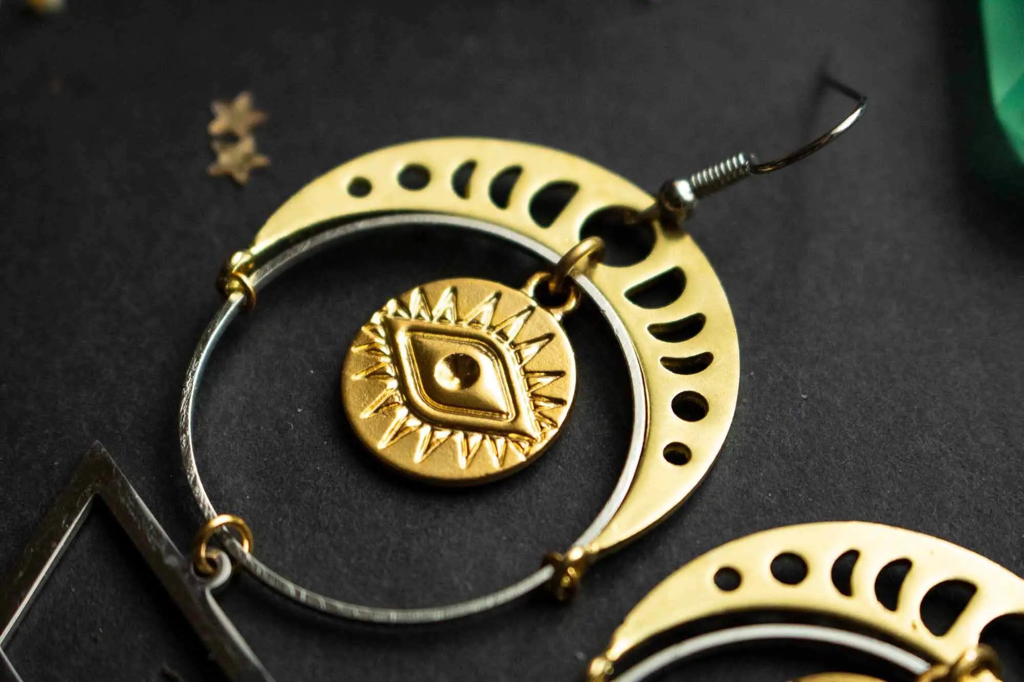 Boucle d'oreille Élément Alchimique Terre avec breloque œil (à l'unité) lunamanashop