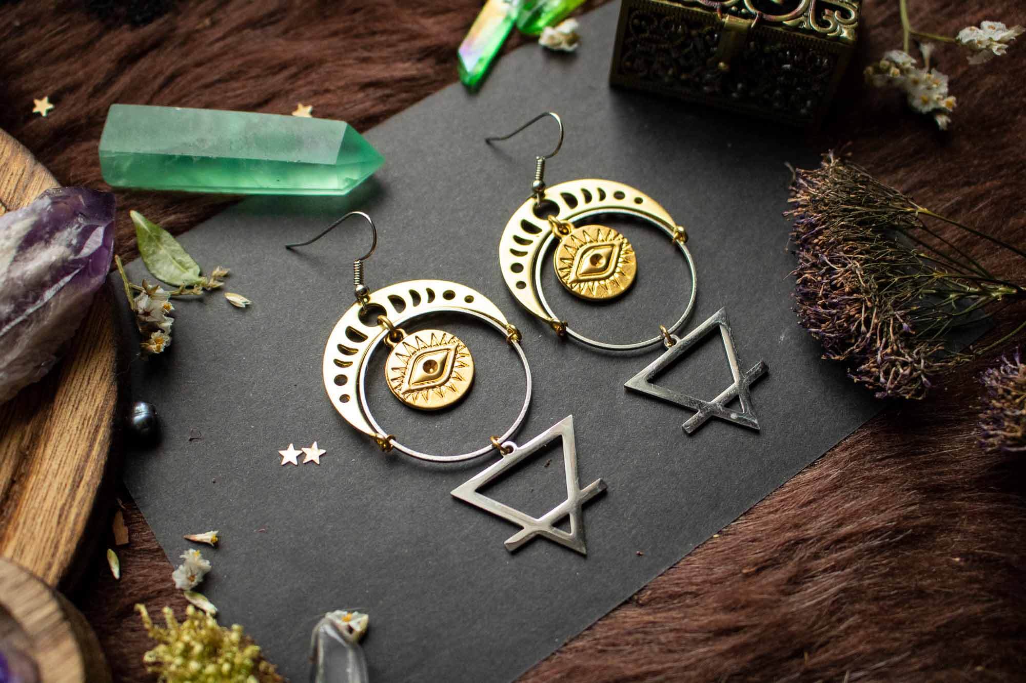 Boucle d'oreille Élément Alchimique Terre avec breloque œil (à l'unité) lunamanashop