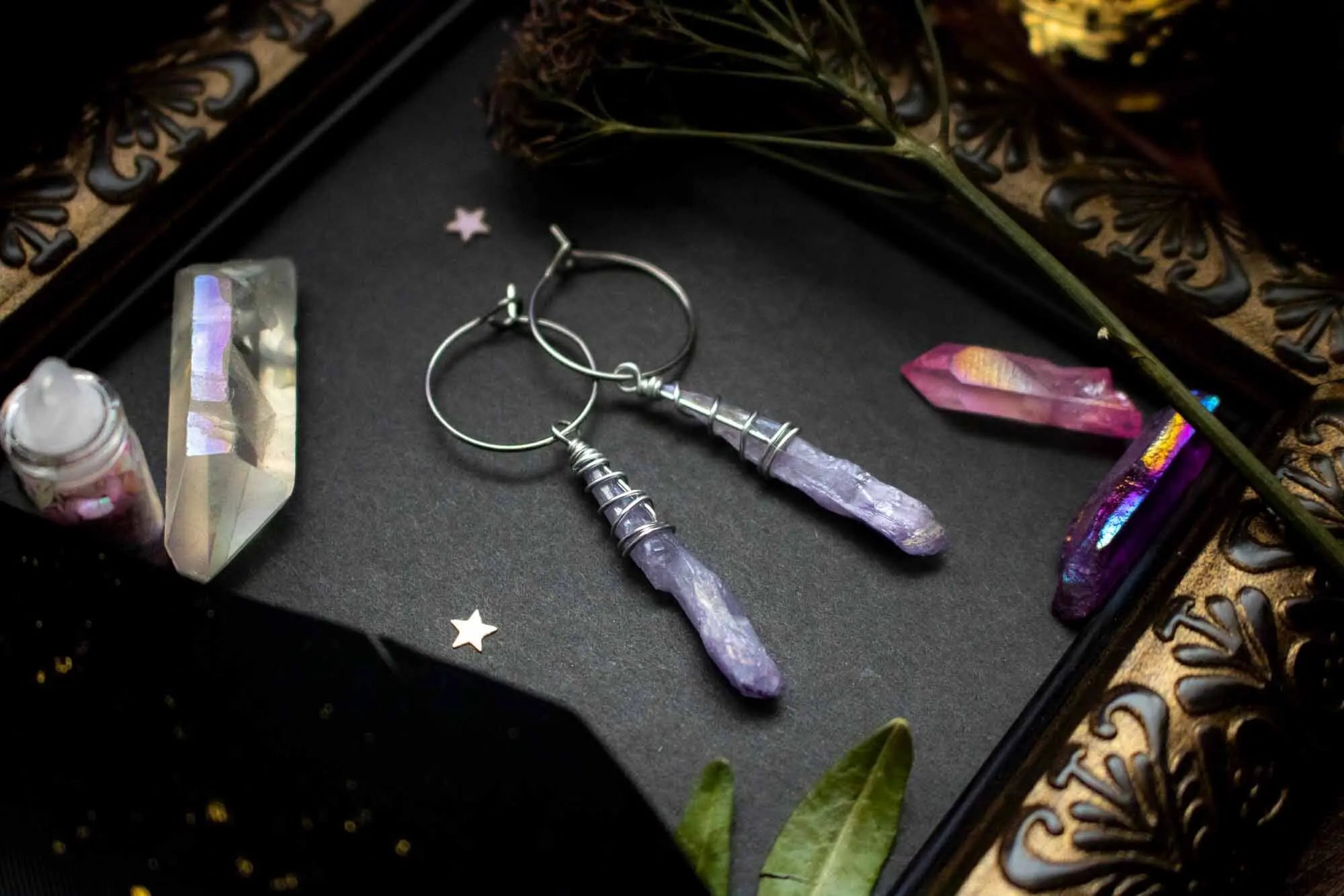Boucles créoles avec pointe de cristal quartz violet pastel lunamanashop