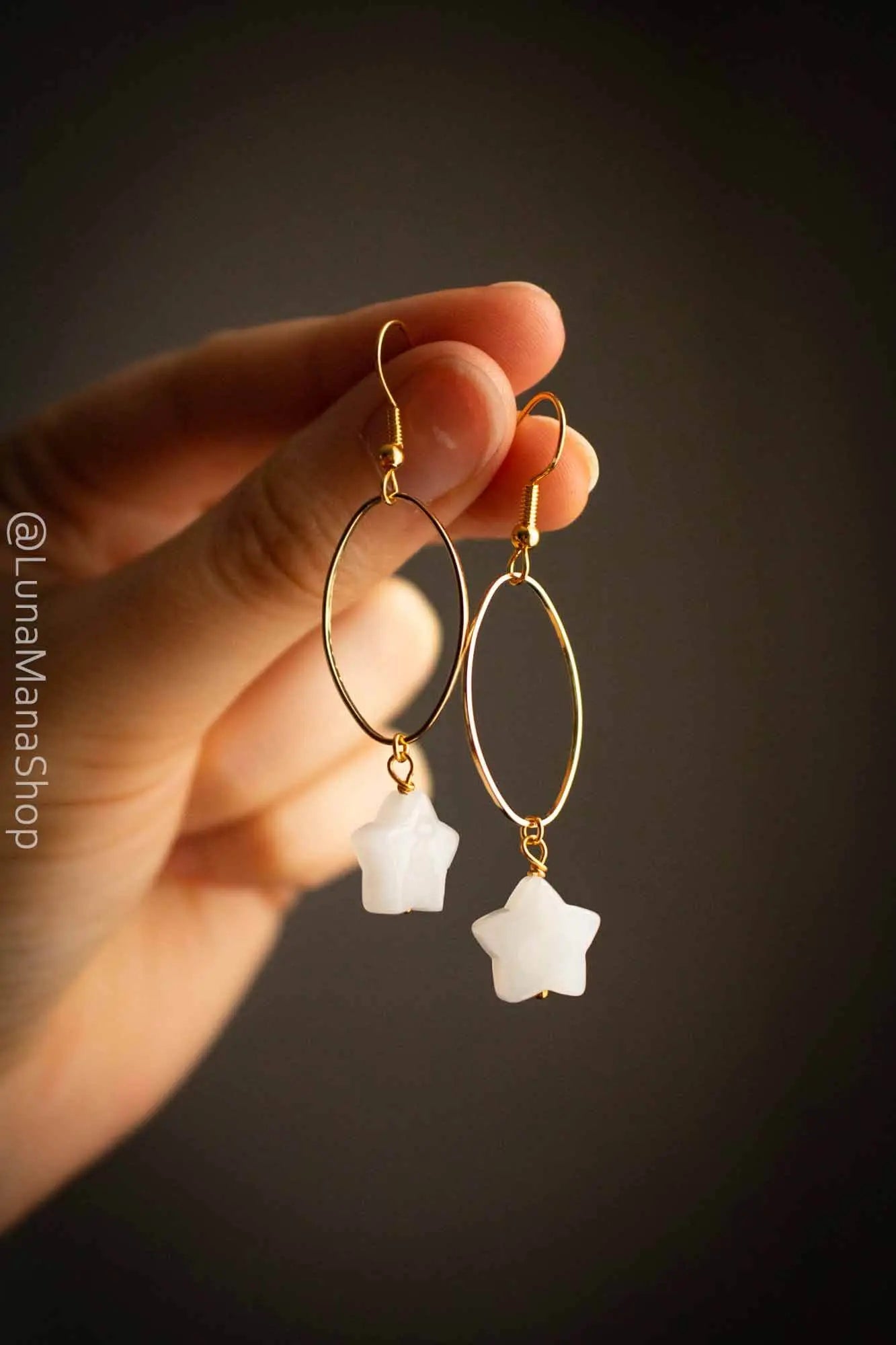 Boucles d'oreilles Jade lunaire dorées en jade blanc lunamanashop