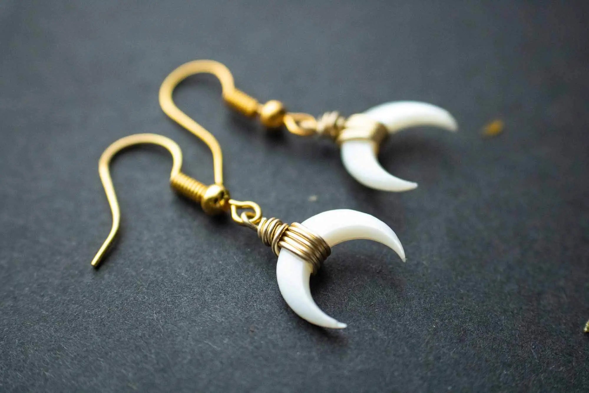 Boucles d'oreilles Lune de Nacre dorée lunamanashop