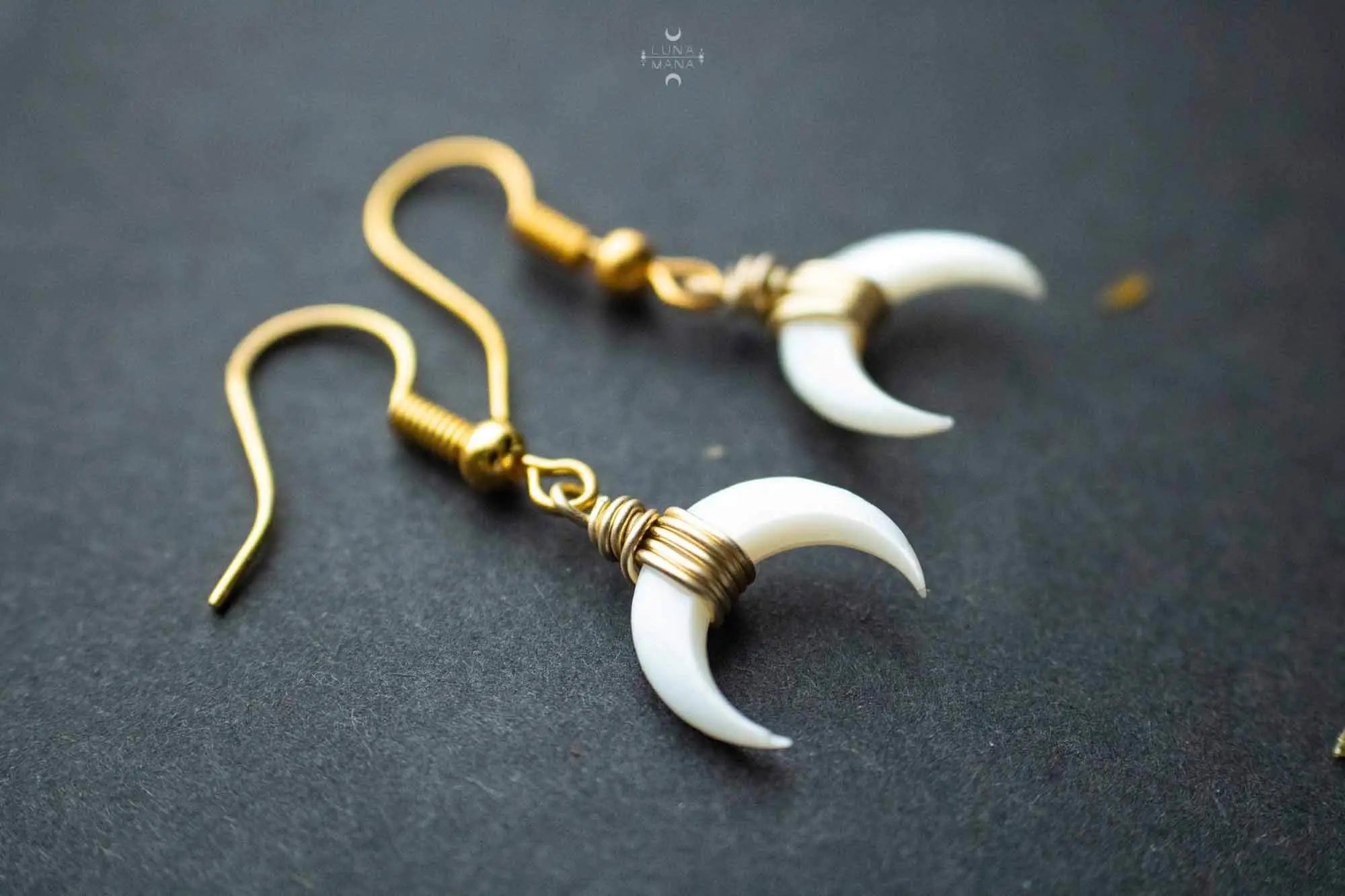 Boucles d'oreilles Lune de Nacre dorée lunamanashop