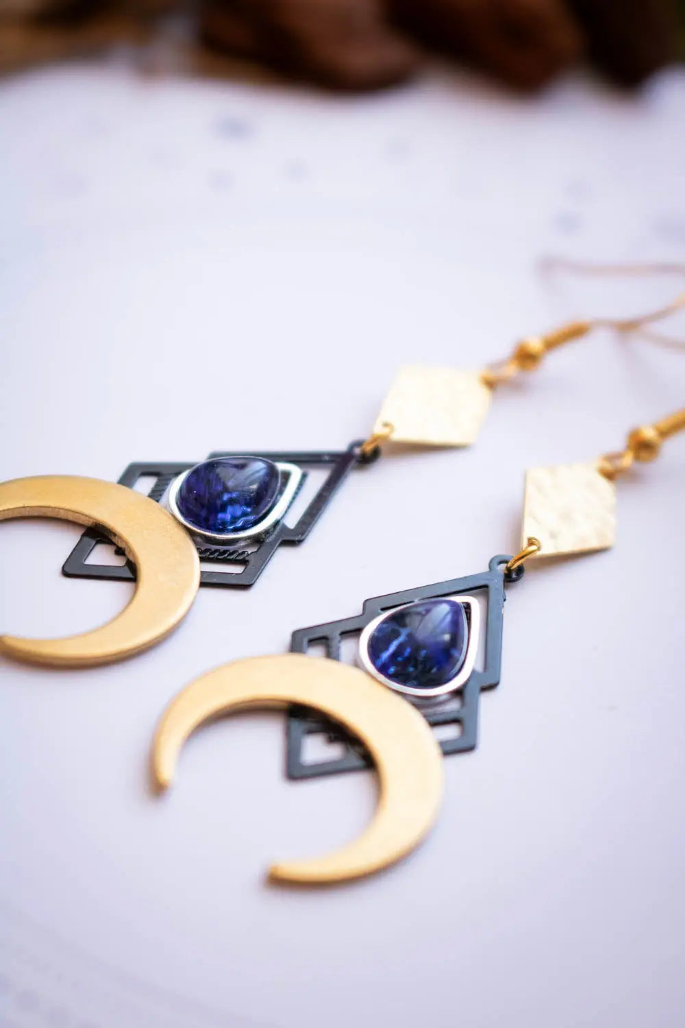 Boucles d'oreilles Minerve - Cyanite bleue et lunes dorées lunamanashop