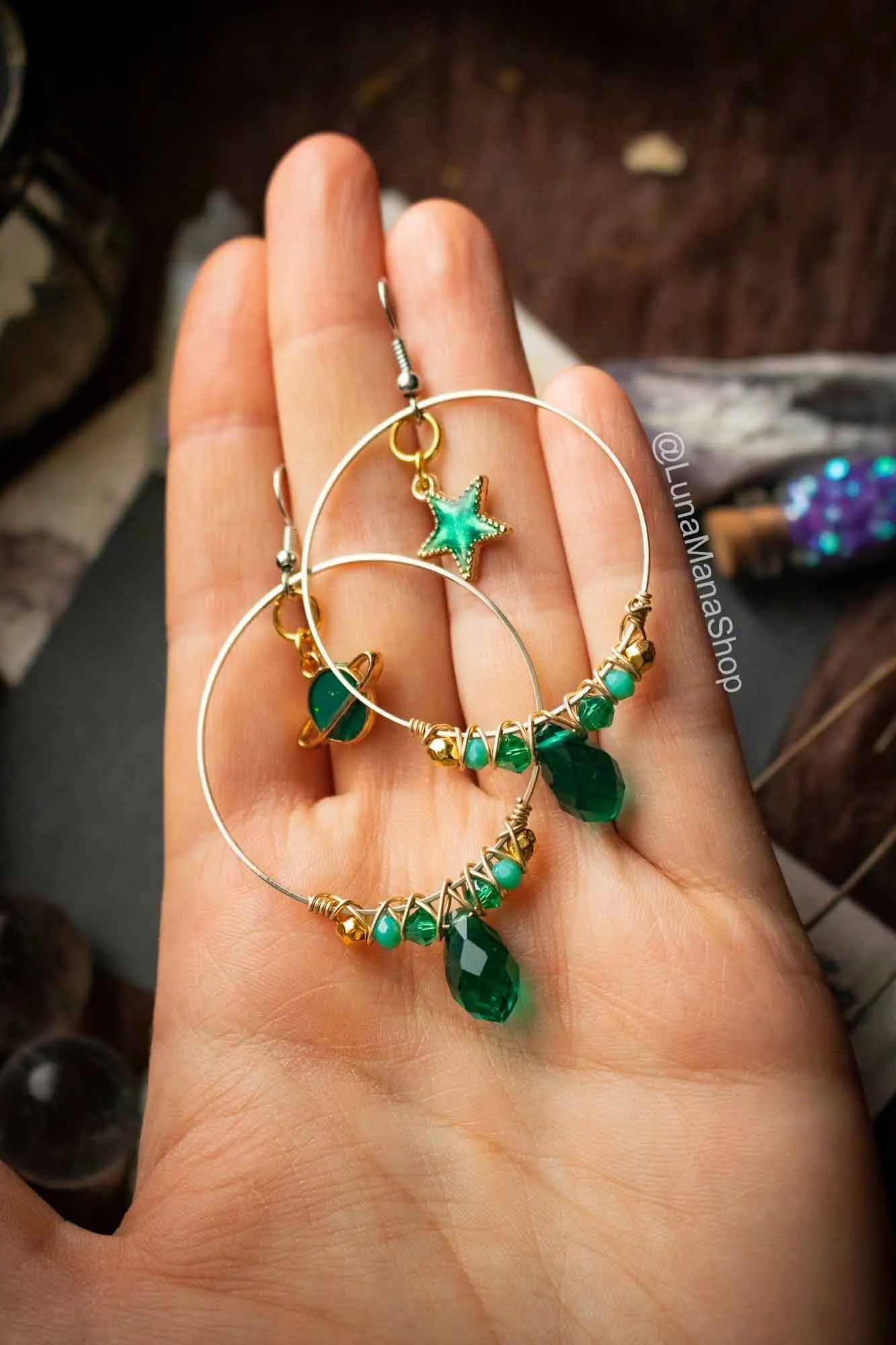 Boucles d'oreilles Stella avec étoile et planète verte lunamanashop