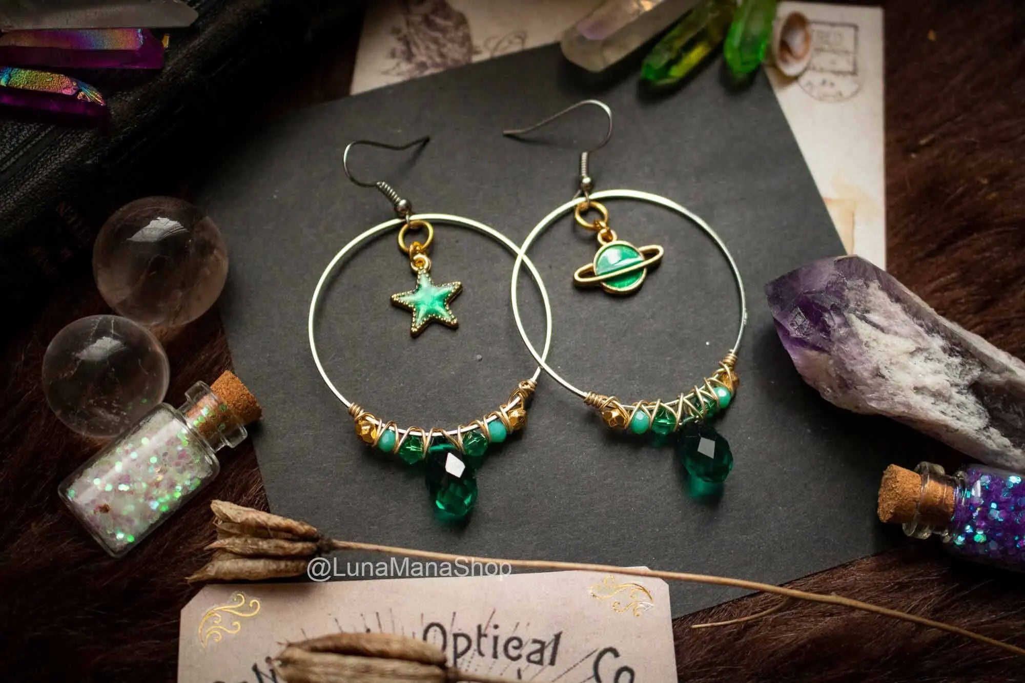 Boucles d'oreilles Stella avec étoile et planète verte lunamanashop