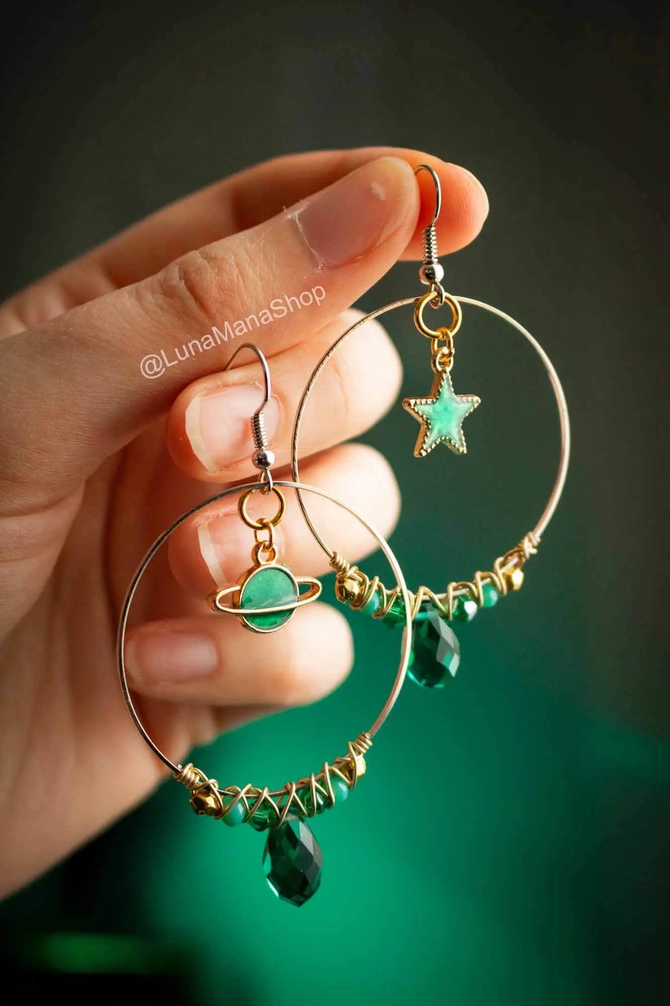 Boucles d'oreilles Stella avec étoile et planète verte lunamanashop