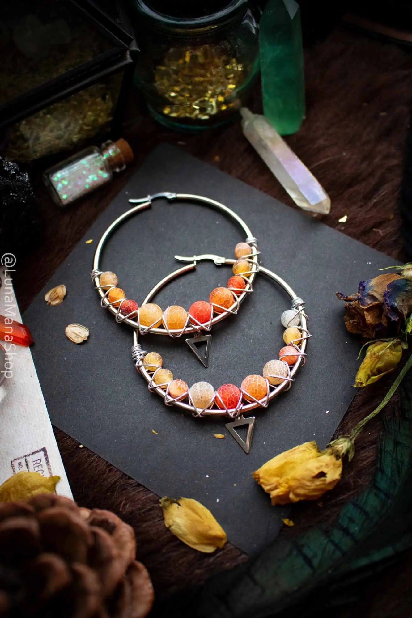 Boucles d'oreilles créoles en Agate orange avec breloque lunamanashop