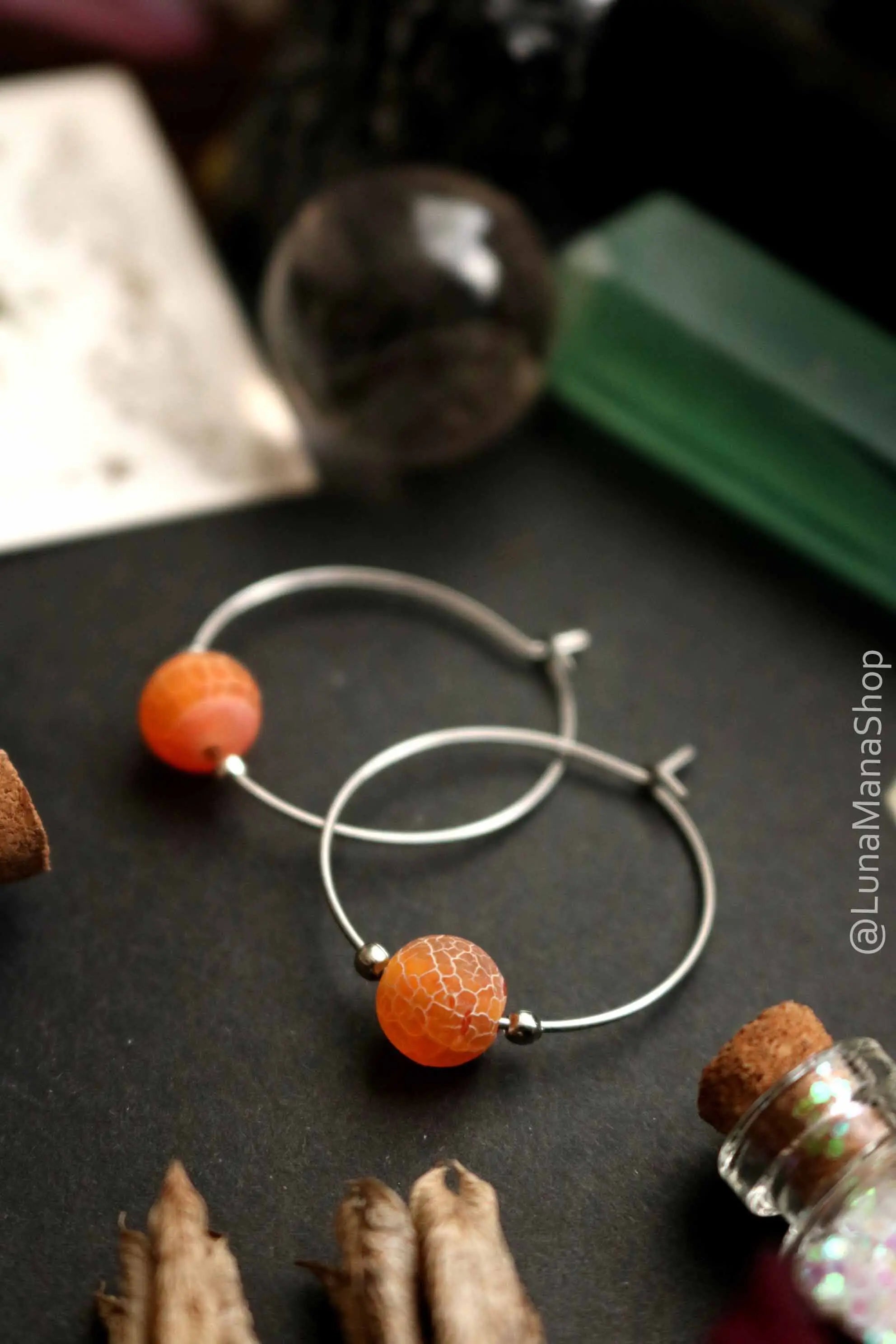 Boucles d'oreilles créoles en Agate orange craquelées lunamanashop