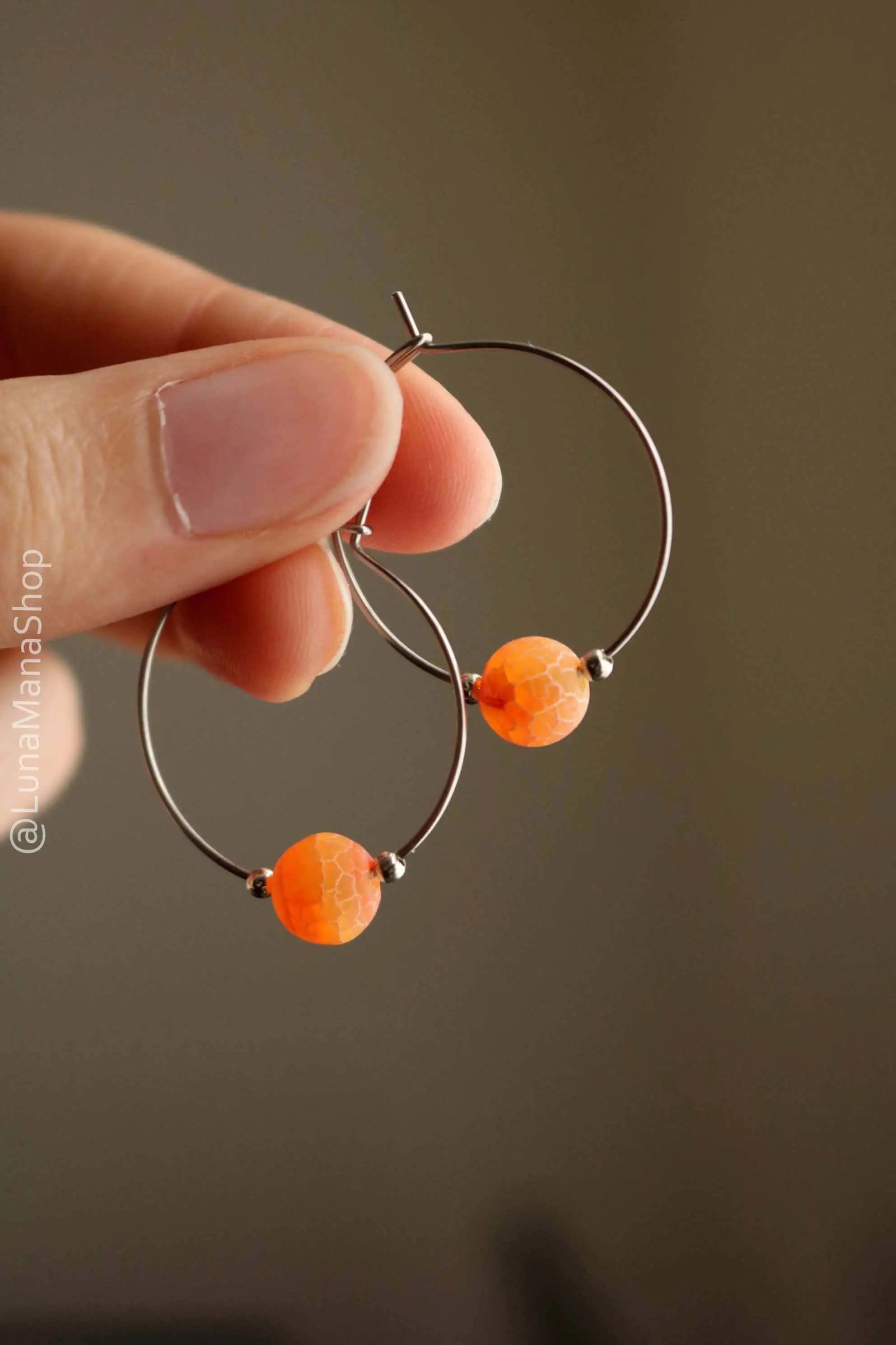 Boucles d'oreilles créoles en Agate orange craquelées lunamanashop