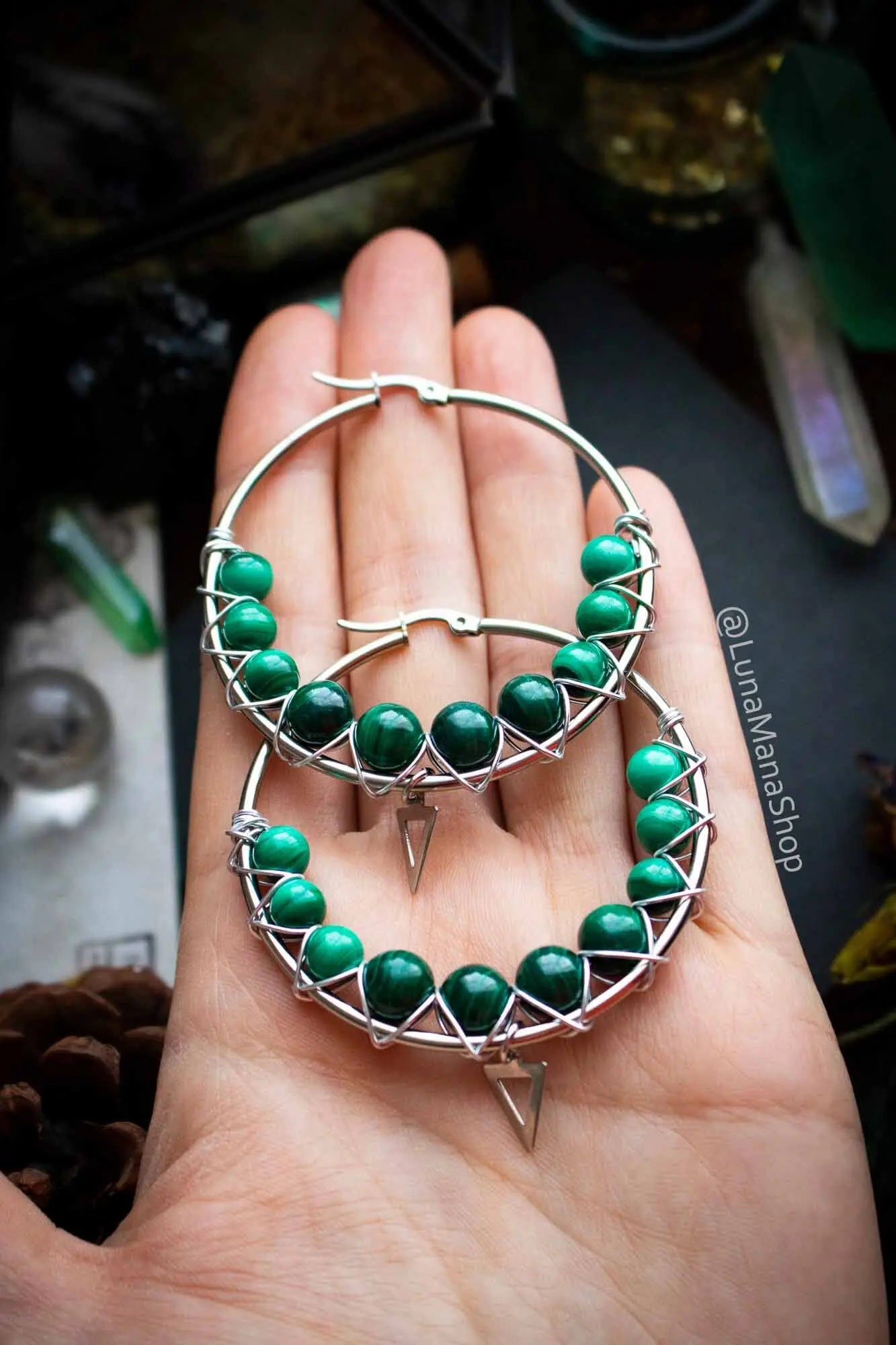 Boucles d'oreilles créoles en Malachite verte avec breloque lunamanashop
