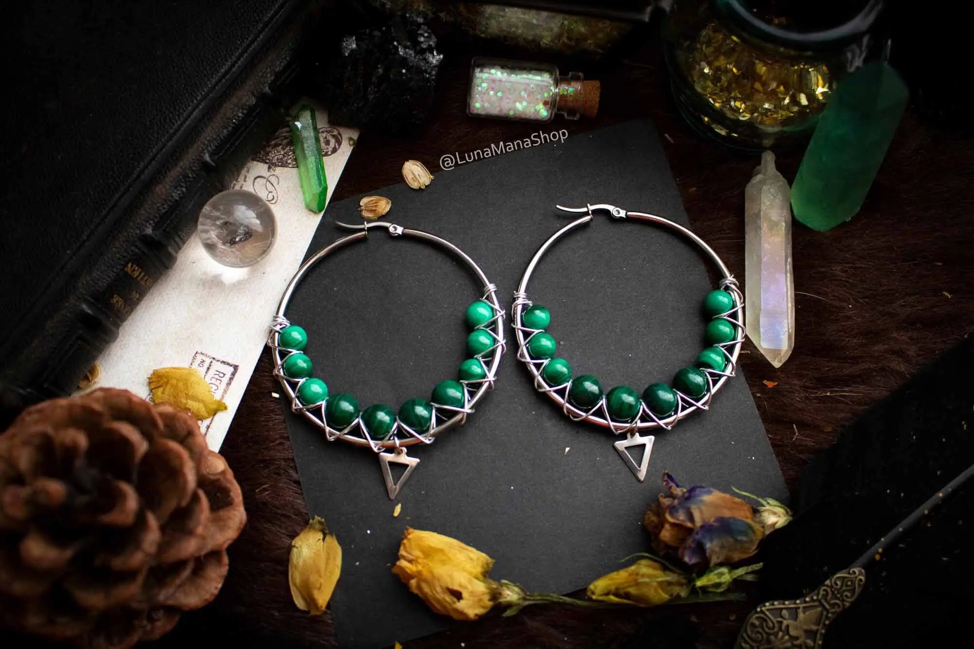 Boucles d'oreilles créoles en Malachite verte avec breloque lunamanashop