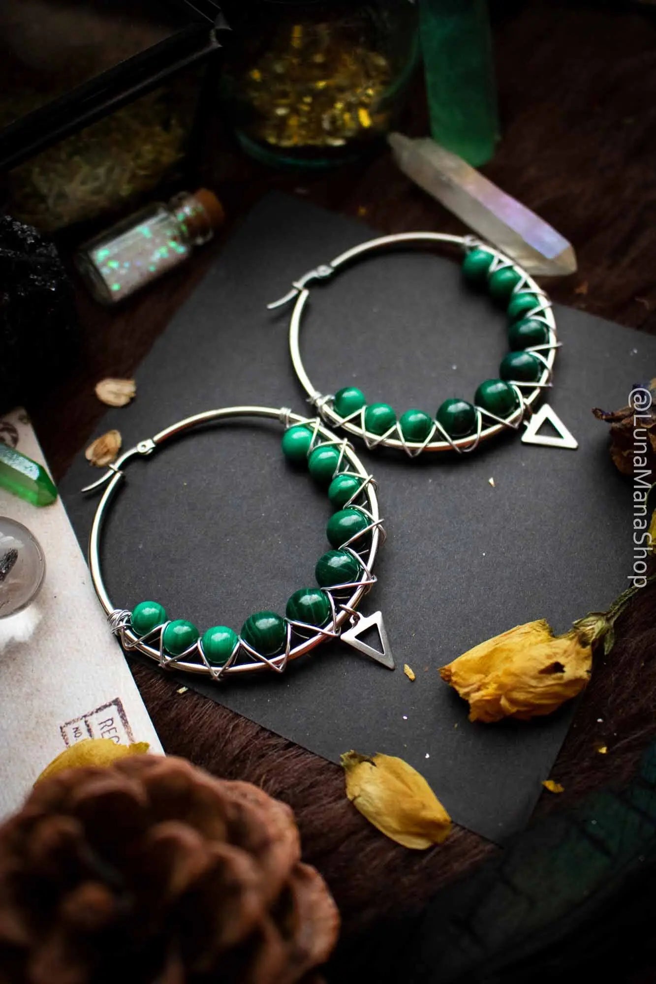 Boucles d'oreilles créoles en Malachite verte avec breloque lunamanashop
